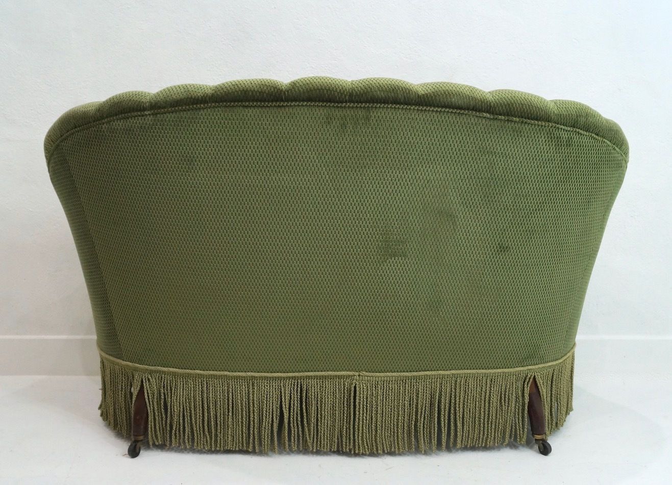 An Antique French Napoleon III Buttoned Two Seater Sofa photo vinterior
