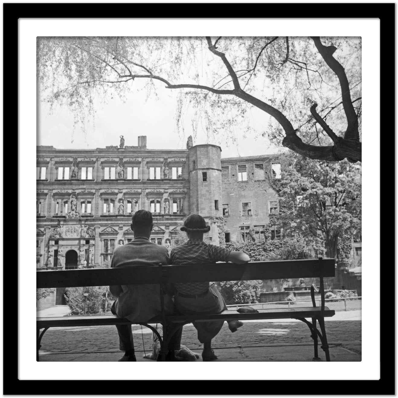 Karl Heinrich Lämmel Couple On Bench View To Heidelberg Castle, Germany 1936, Printed Later 1936/2021 photo Art