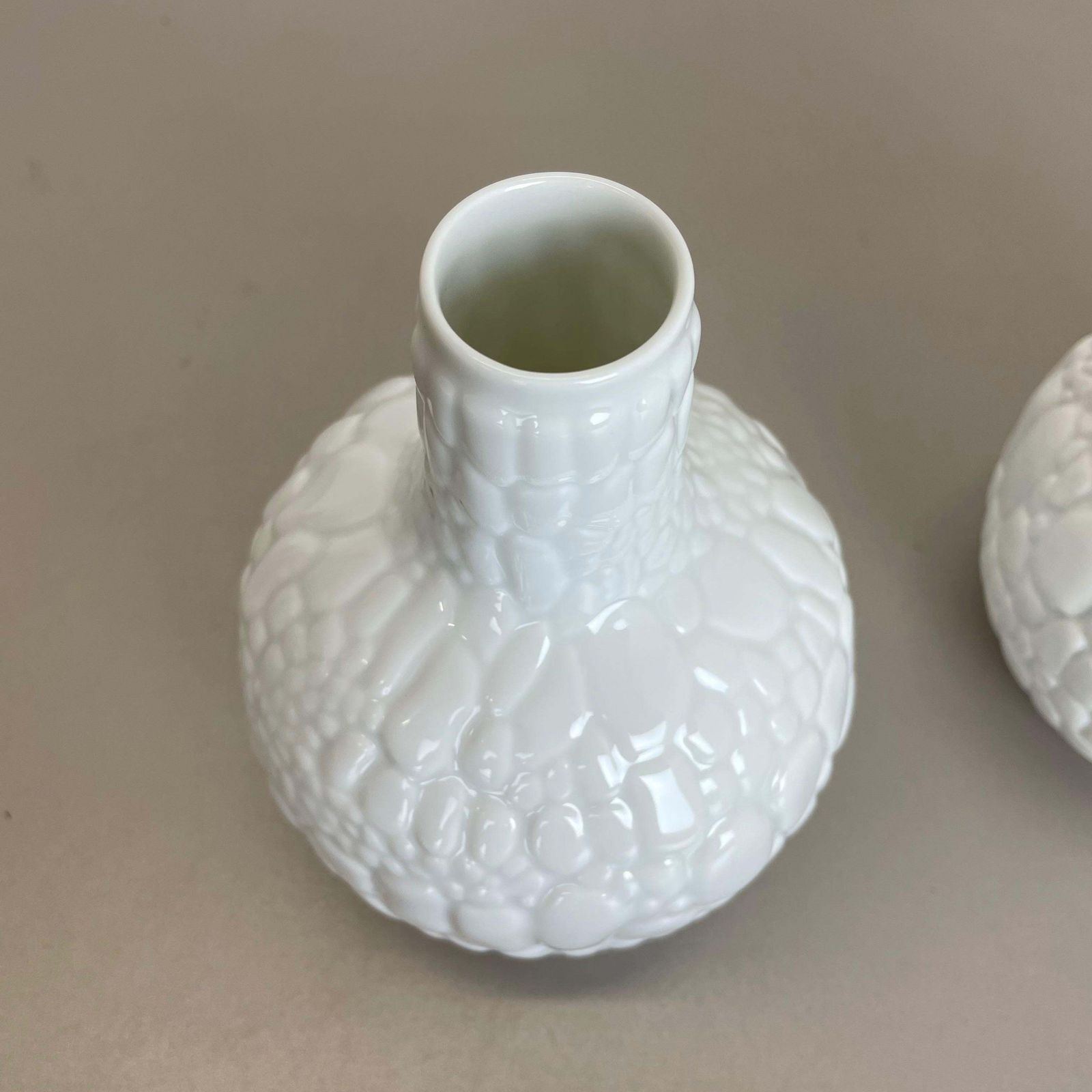 Set Of 2 Original Op Art Biscuit Porcelain Vases By Ak Kaiser, Germany, 1970s photo vinterior