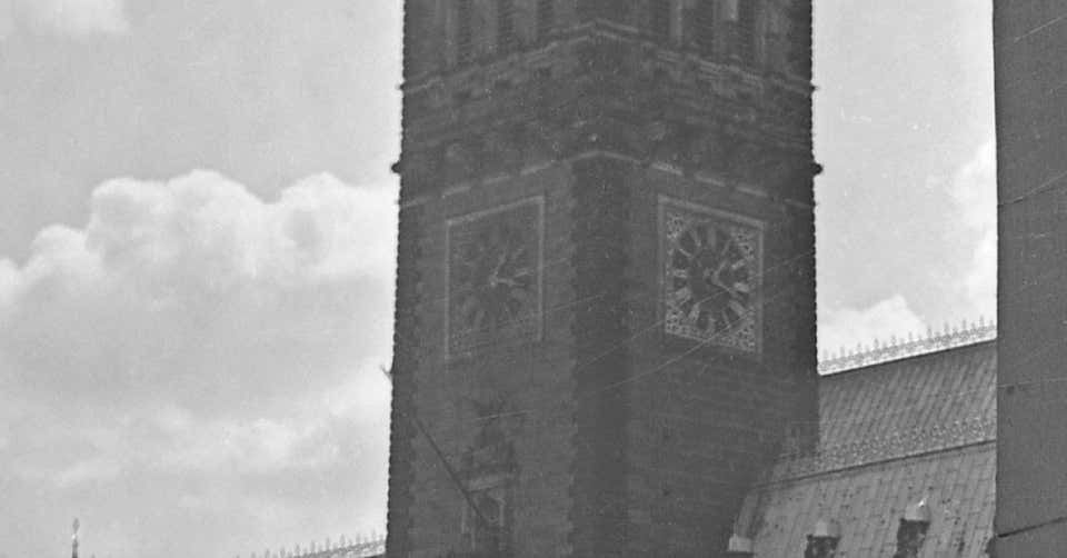 Karl Heinrich Lämmel Couple Standing At Colonnade To City Hall Hamburg, Germany 1938, Printed Later 1938/2021 photo for sale