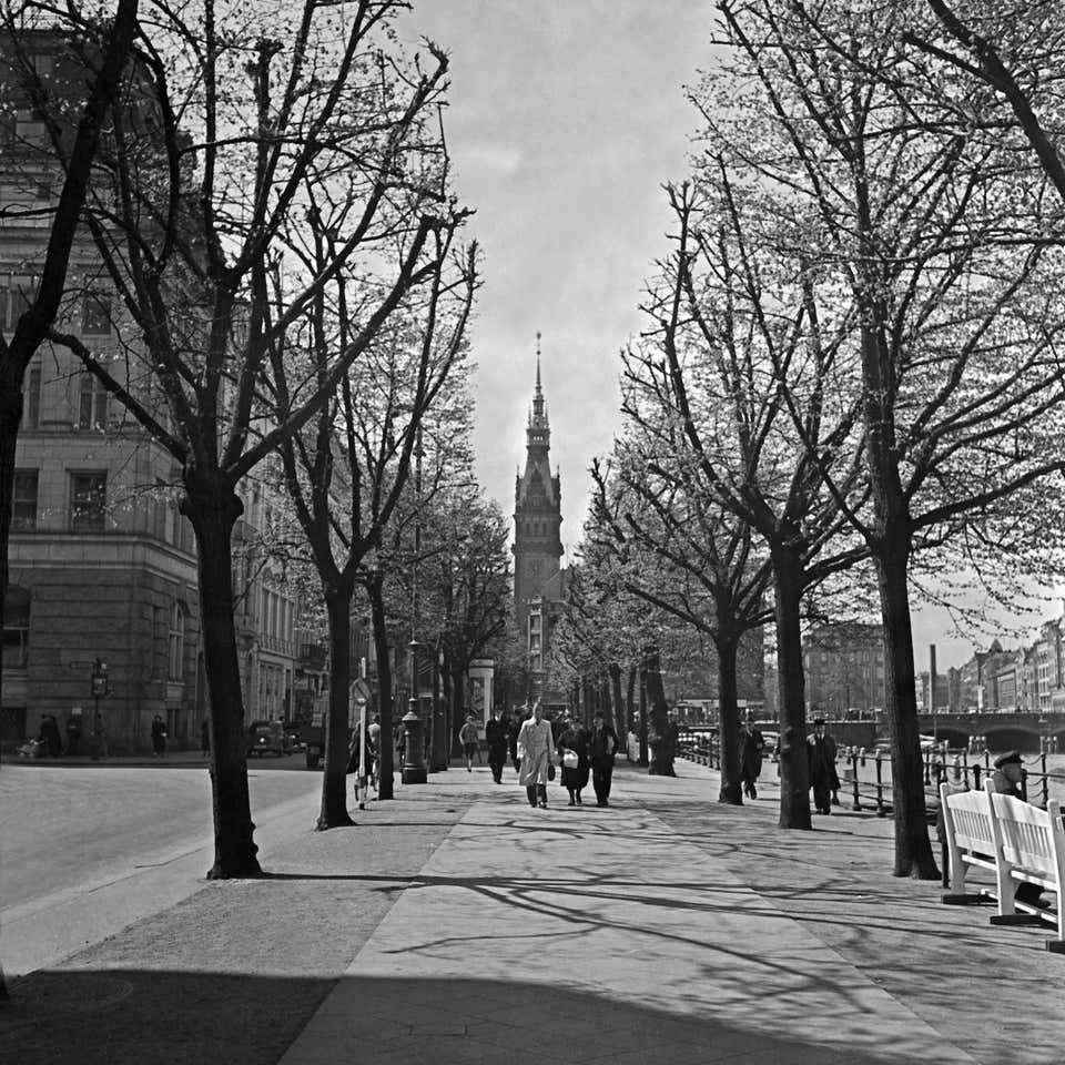 Karl Heinrich Lämmel Taking A Walk At Alster To City Hall Hamburg, Germany 1938, Printed Later 1938/2021