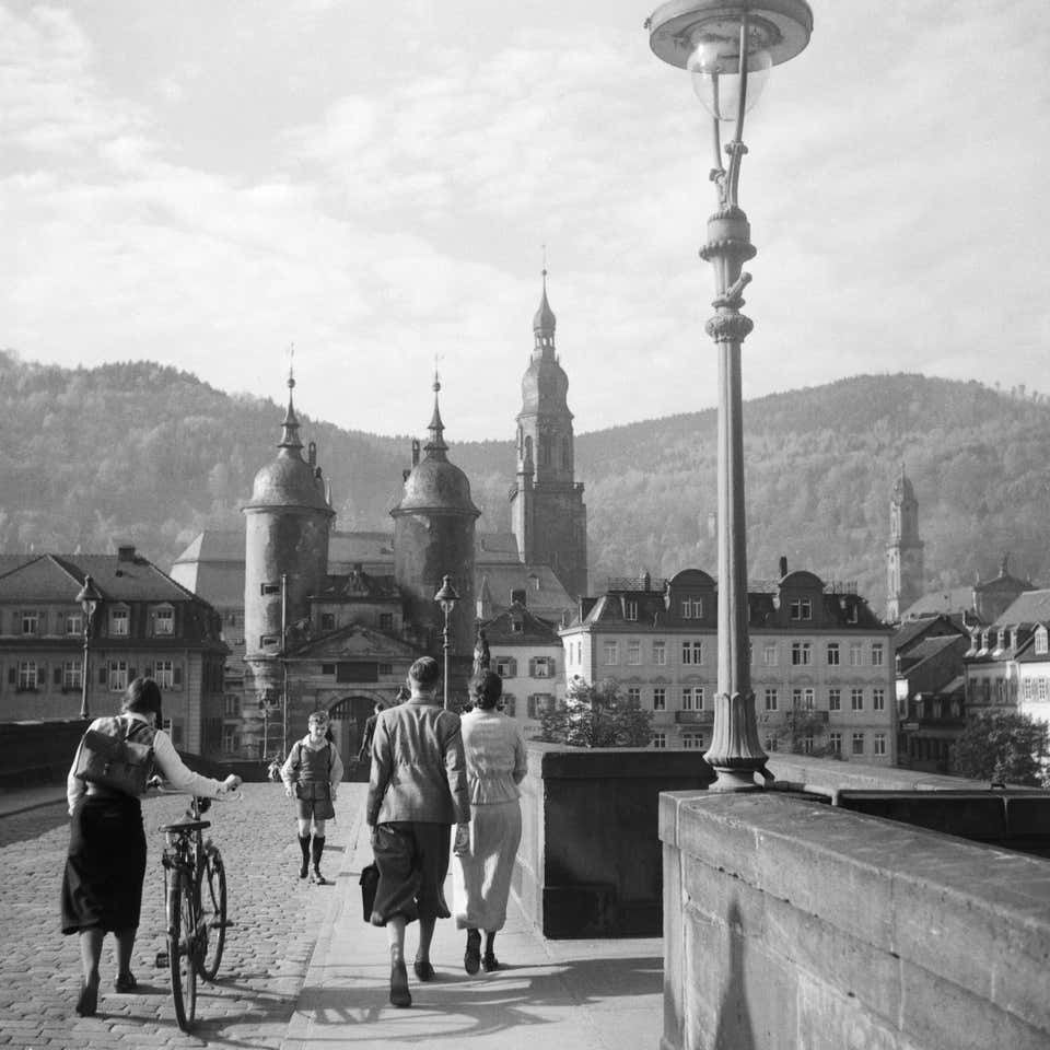 Karl Heinrich Lämmel People On Old Bridge At Neckar To Heidelberg, Germany 1936, Printed Later 1936/2021