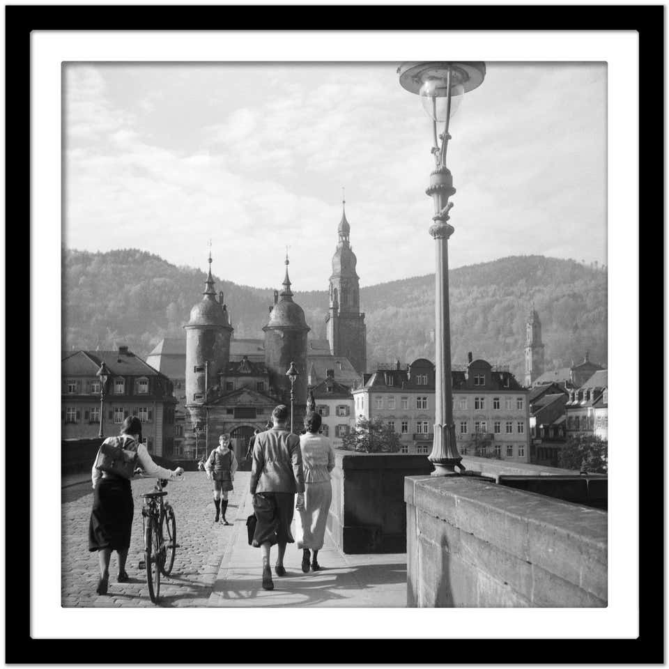 Karl Heinrich Lämmel People On Old Bridge At Neckar To Heidelberg, Germany 1936, Printed Later 1936/2021 photo Art