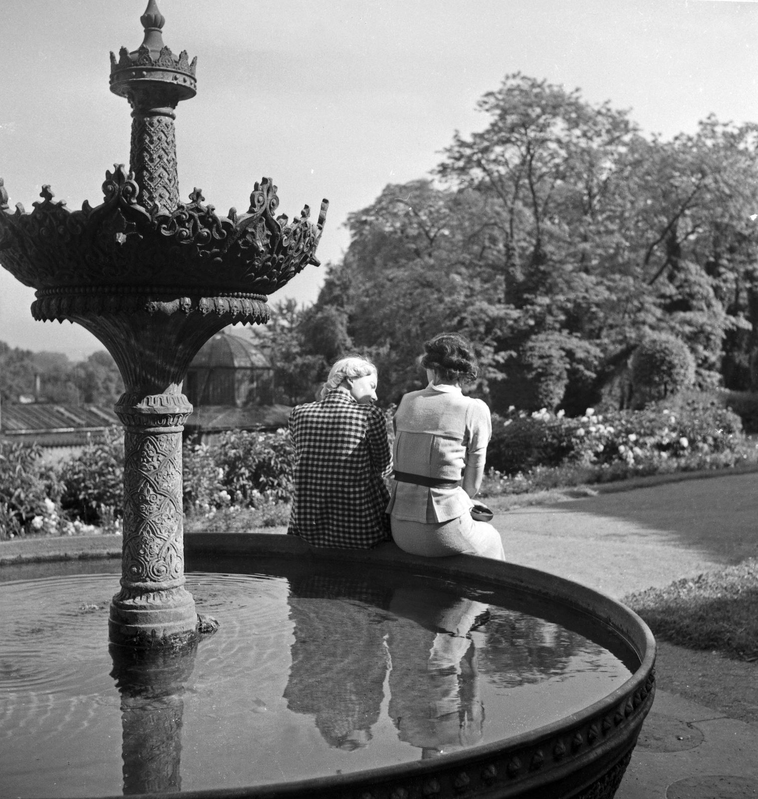 Women At Fountain Wilhelma Gradens, Stuttgart Germany 1935, Printed Later