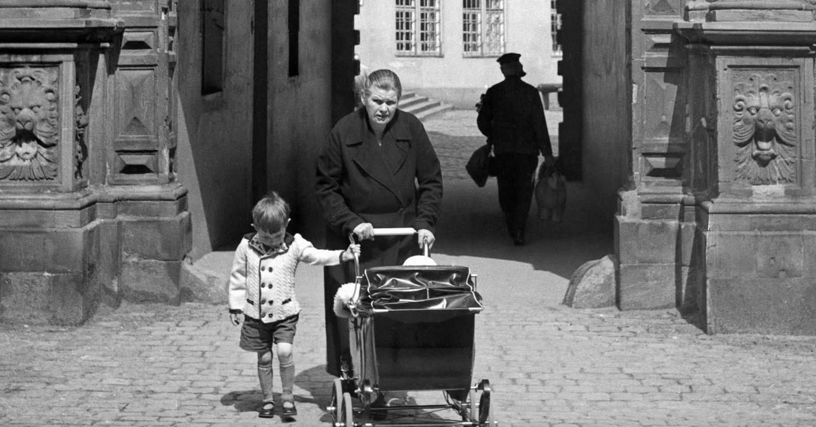 Karl Heinrich Lämmel Gate Darmstadt Castle Granny Grandchild Stroller, Germany 1938 Printed Later 1938/2021 photo furniture