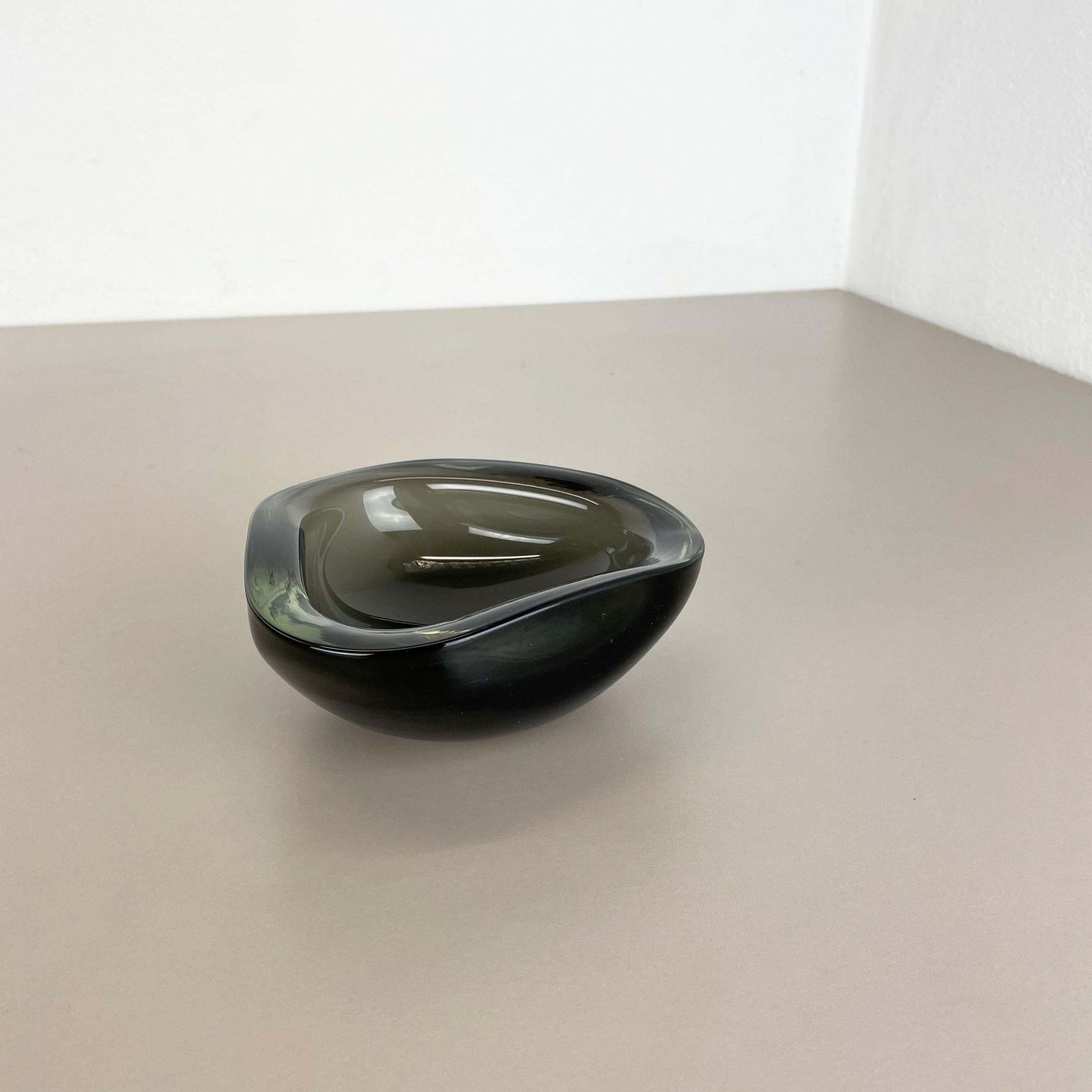 New Old Stock 1,2kg Murano Glass Shell Bowl Antonio Da Ros, Cenedese Italy 1960s photo for sale