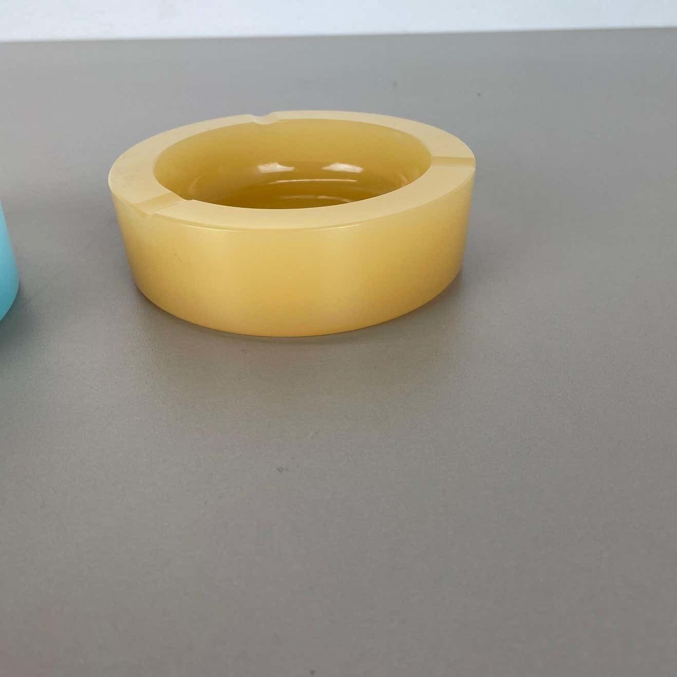 photo vinterior Set Of 2 New Old Stock Murano Opaline Glass Ashtray Shell Bowl By Cenedese, 1960