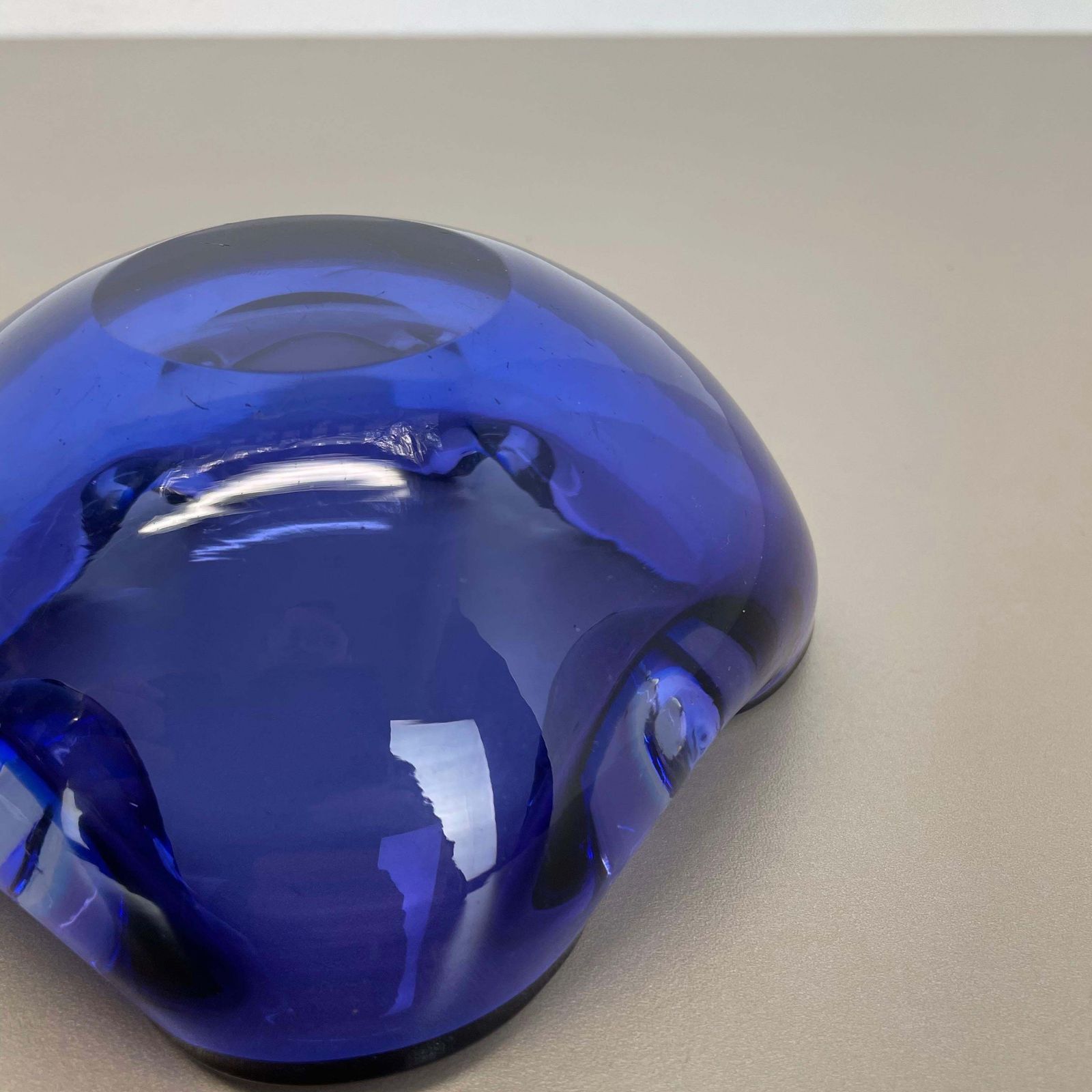 photo vinterior Heavy Murano Glass "Blue" Bowl Element Shell Ashtray Murano, Italy, 1970s
