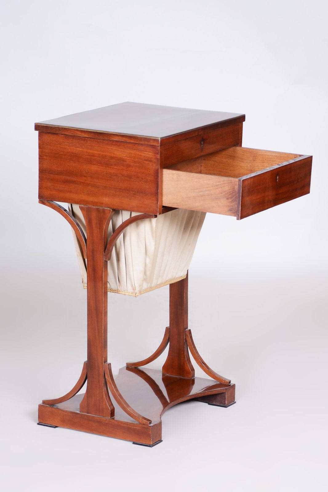 photo furniture 19th Century Restored German Biedermeier Table, Made With Mahogany, 1820s