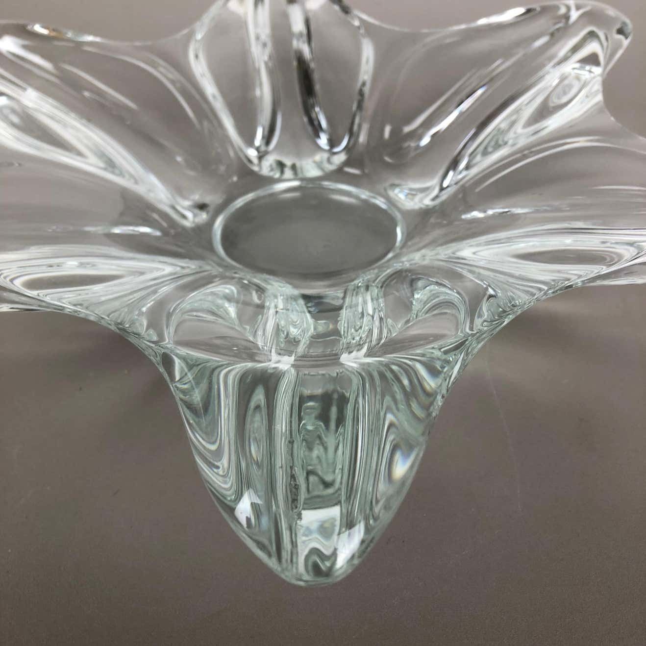 photo vinterior Large French Floral Crystal Glass Shell Bowl By Art Vannes, France, 1970s