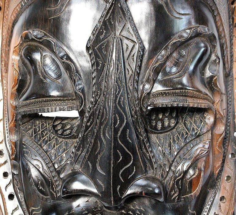 photo buy Important African Mask In Ebony   20th