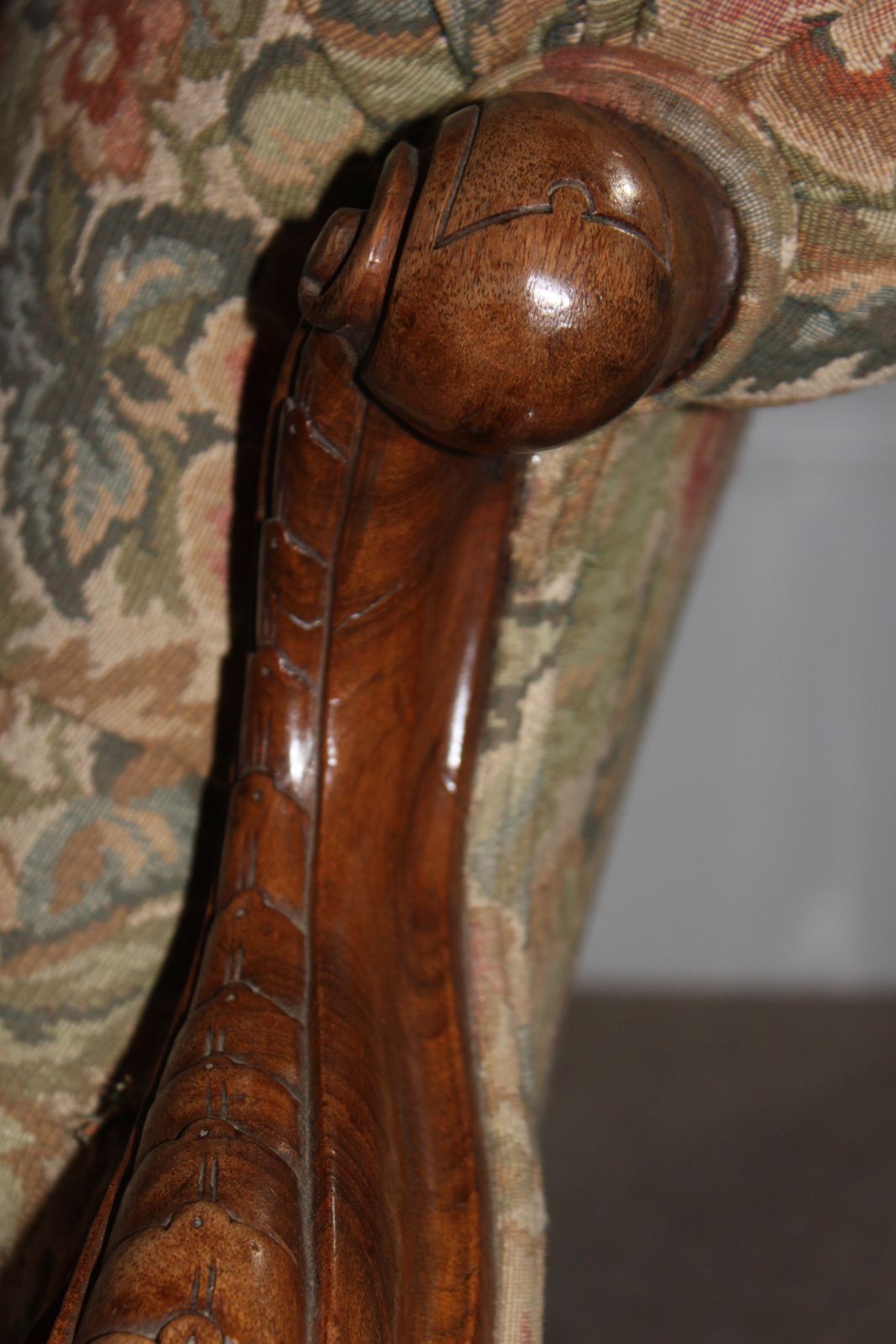photo furniture A Wonderful And Rare Antique Victorian Original Carved Walnut Chesterfield Sofa.