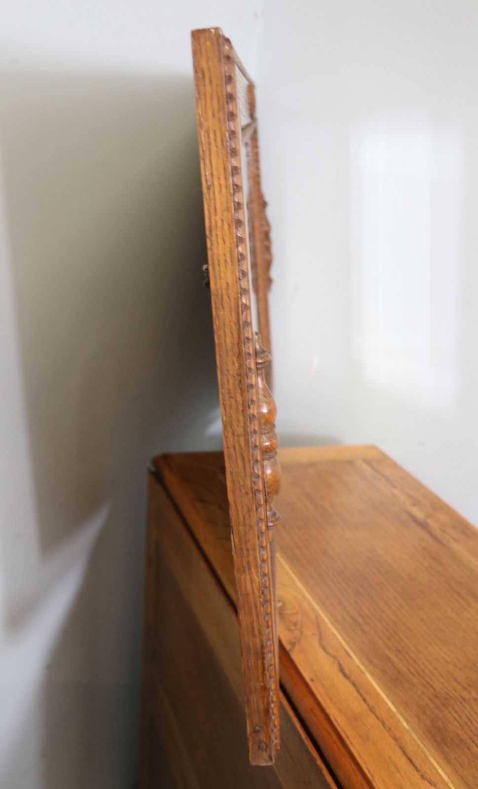 photo vinterior An Edwardian Quality Oak Framed Wall, Bathroom Or Overmantel Mirror With Portrait Prints Of Young Ladies