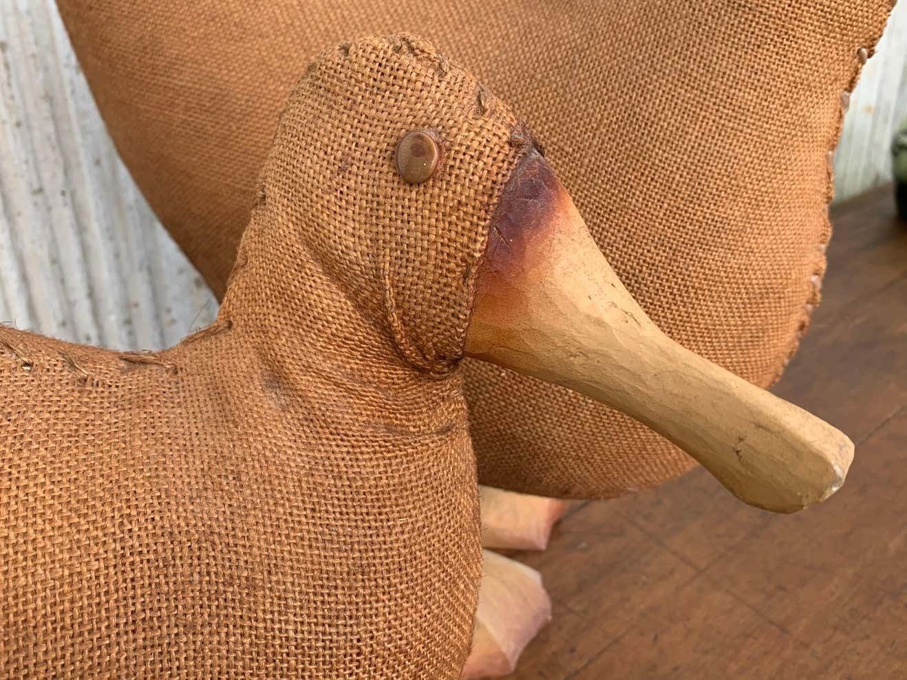 Paire de canards en osier tressé mid-century, détails en bois photo buy