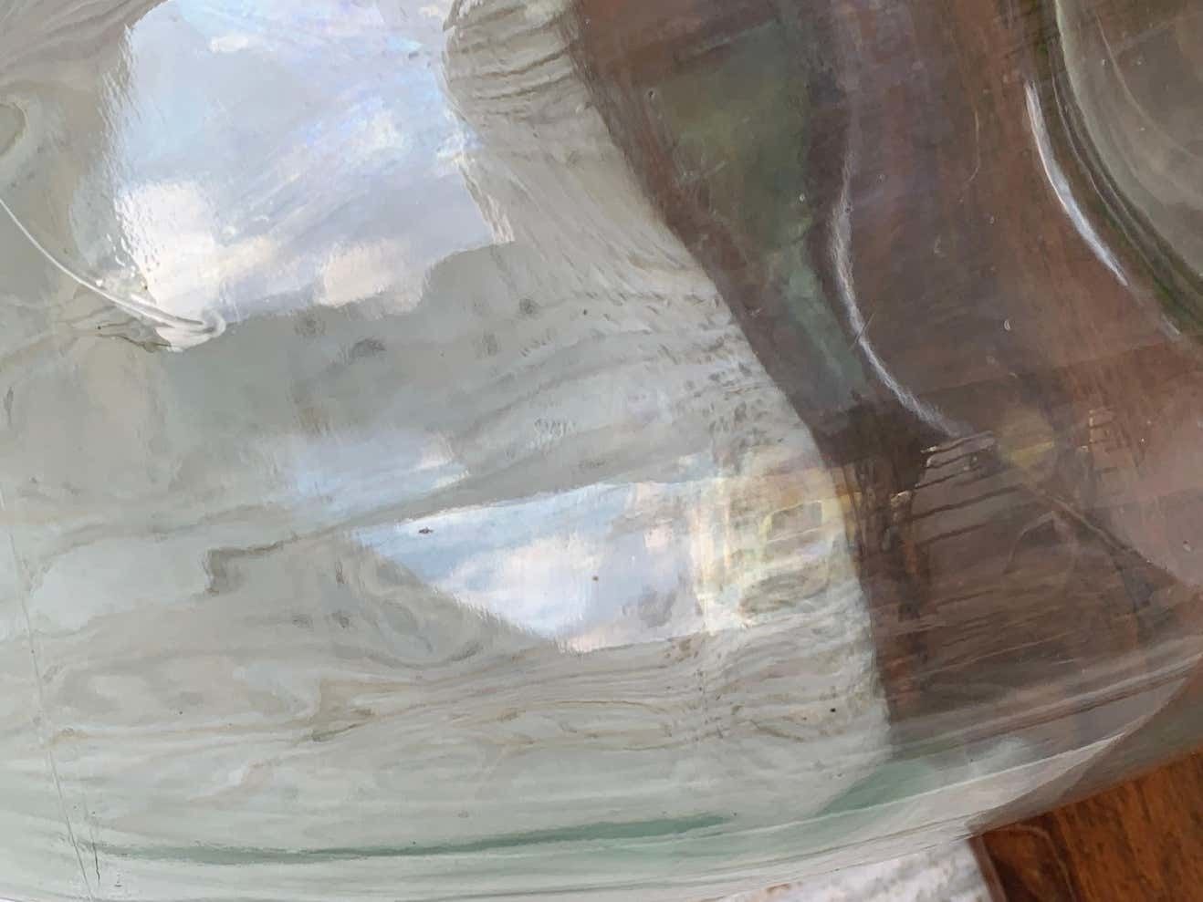 photo for sale Grande bonbonne soufflée en verre transparent, France