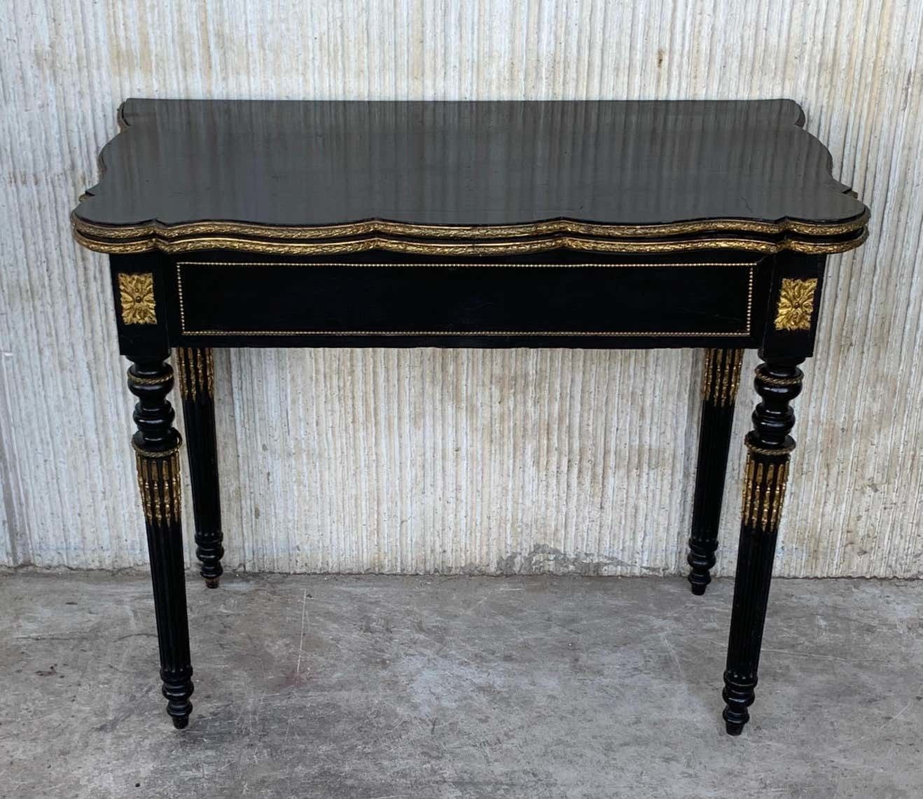 Table de jeu pliante française ébonisée, montures en bronze, XIXe siècle photo for sale