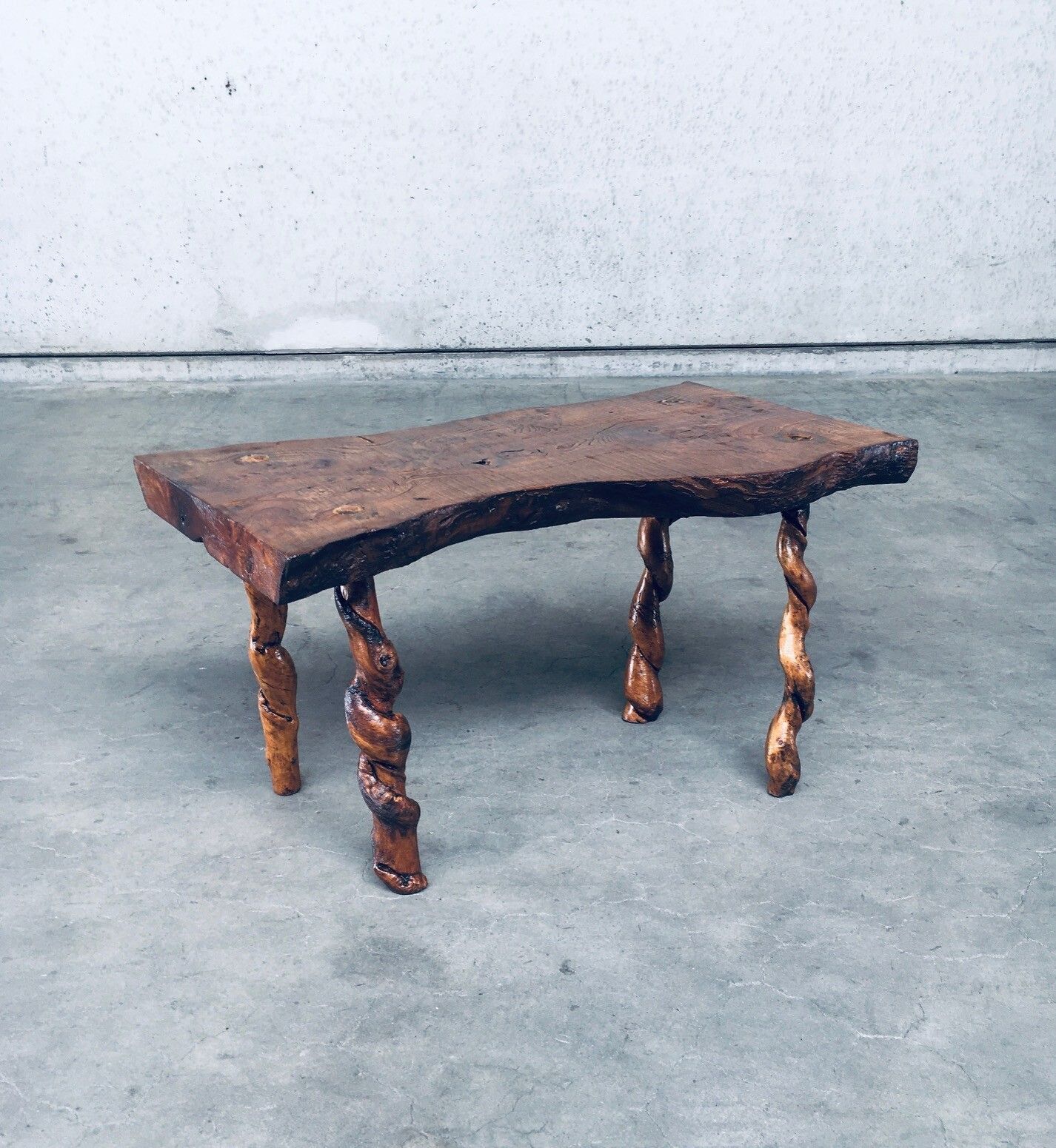 Brutalist Stijl Handgemaakt Bijzettafeltje Van Eiken En Druivenhout photo furniture