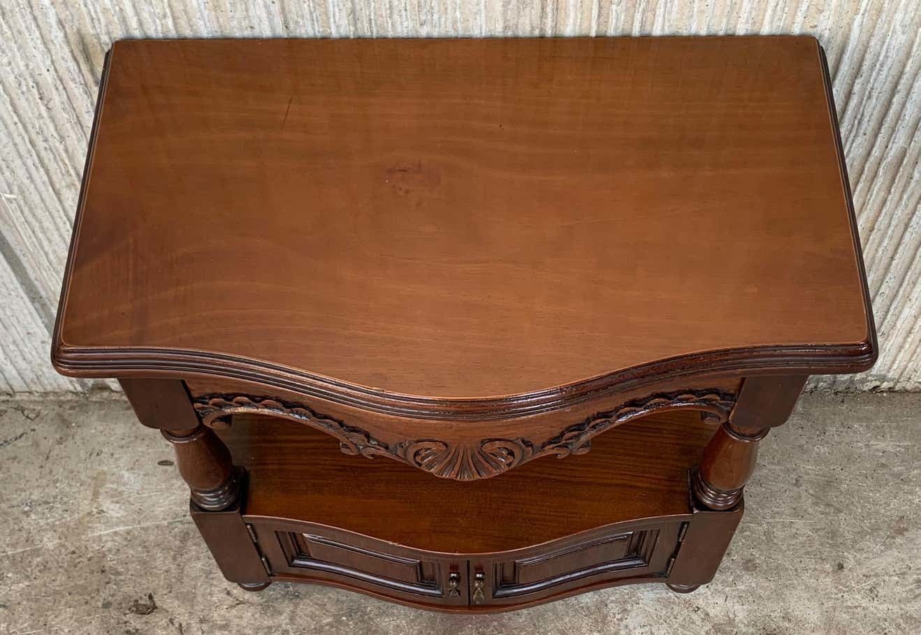 Paire de tables de chevet catalanes, Espagne, XIXe siècle, avec tiroirs et étagère basse ouverte photo buy