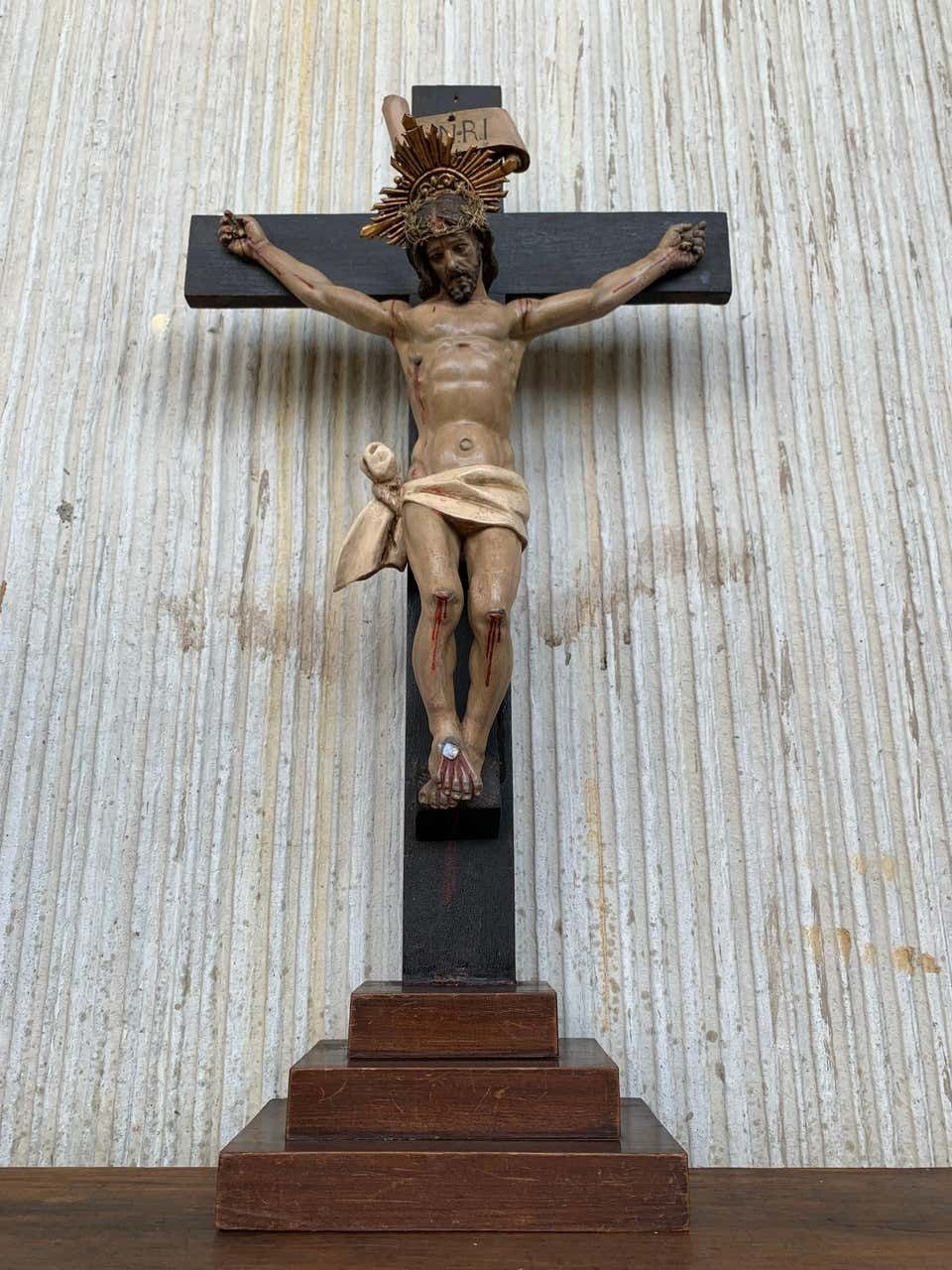 Crucifix en bois sculpté à la main Art Déco, corpus du Christ en bronze photo Art