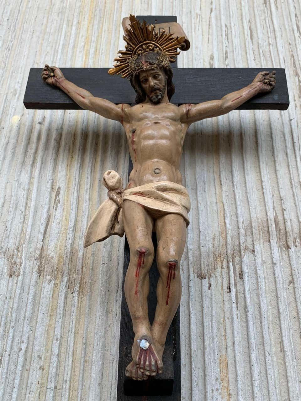Crucifix en bois sculpté à la main Art Déco, corpus du Christ en bronze photo buy
