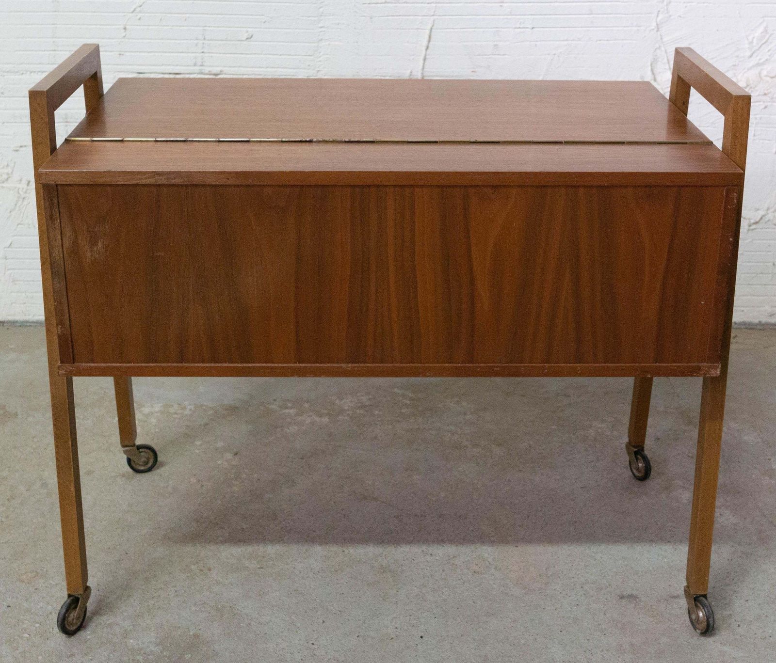 Table d'appoint scandinave en teck sur roulettes, mid-century photo vinterior