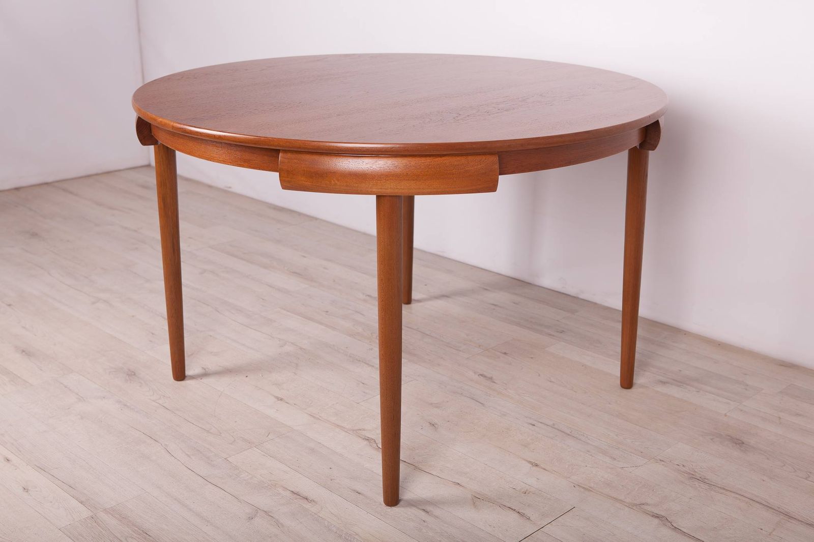 photo furniture Mid Century Teak Dining Table & Chairs By Hans Olsen For Frem Røjle, 1960s, Set Of 5