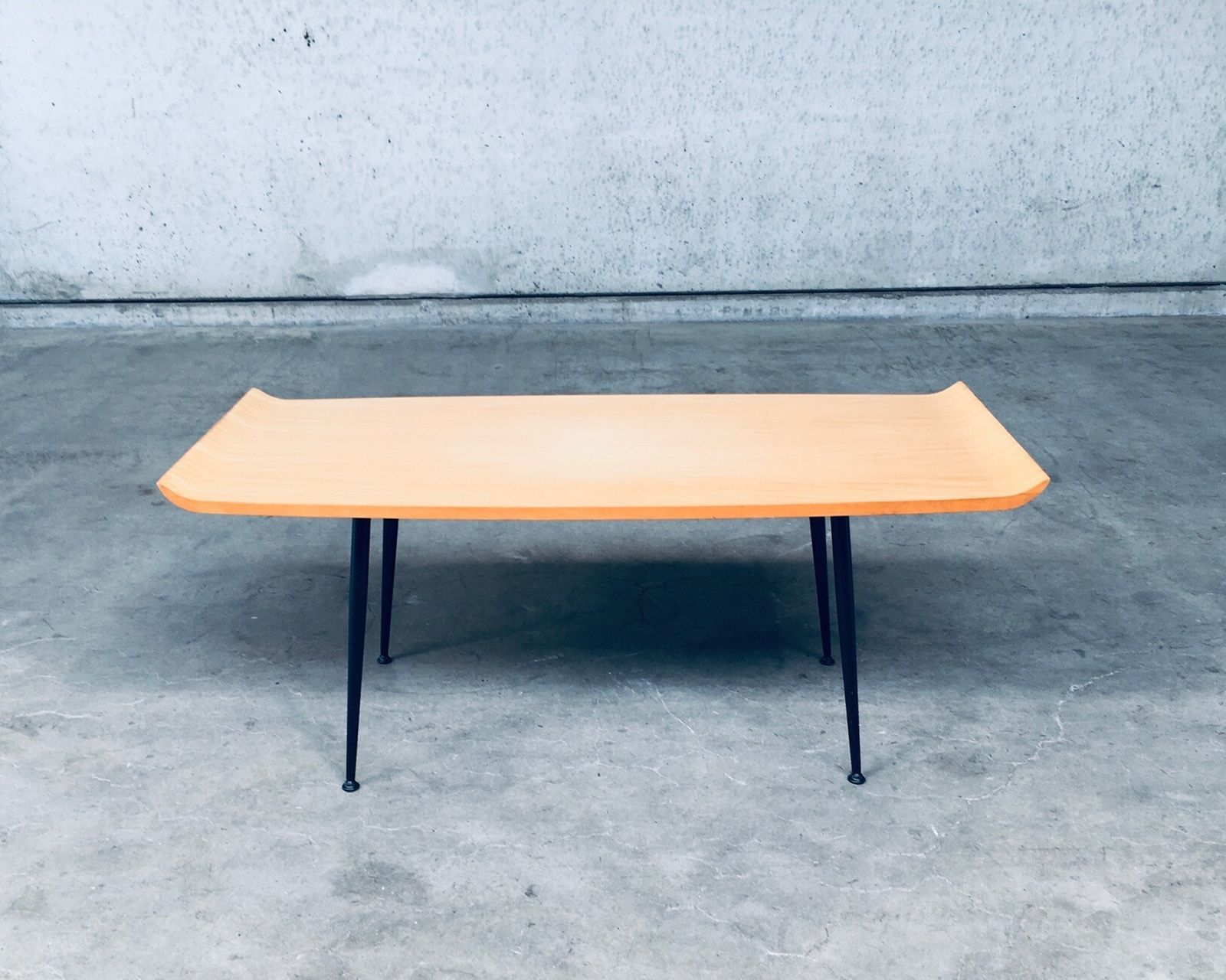 Mid Century Modern Design Salontafel, Jaren 1950, België photo 613.8