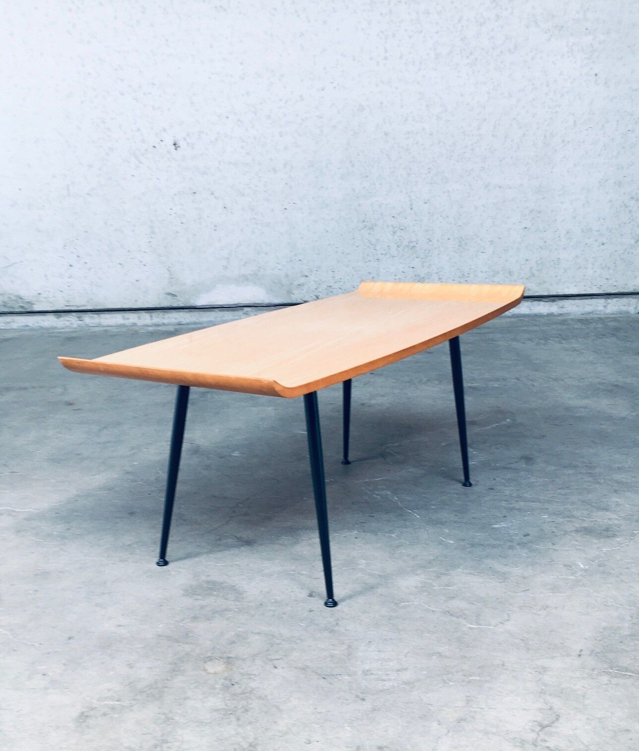 Mid Century Modern Design Salontafel, Jaren 1950, België photo vintage