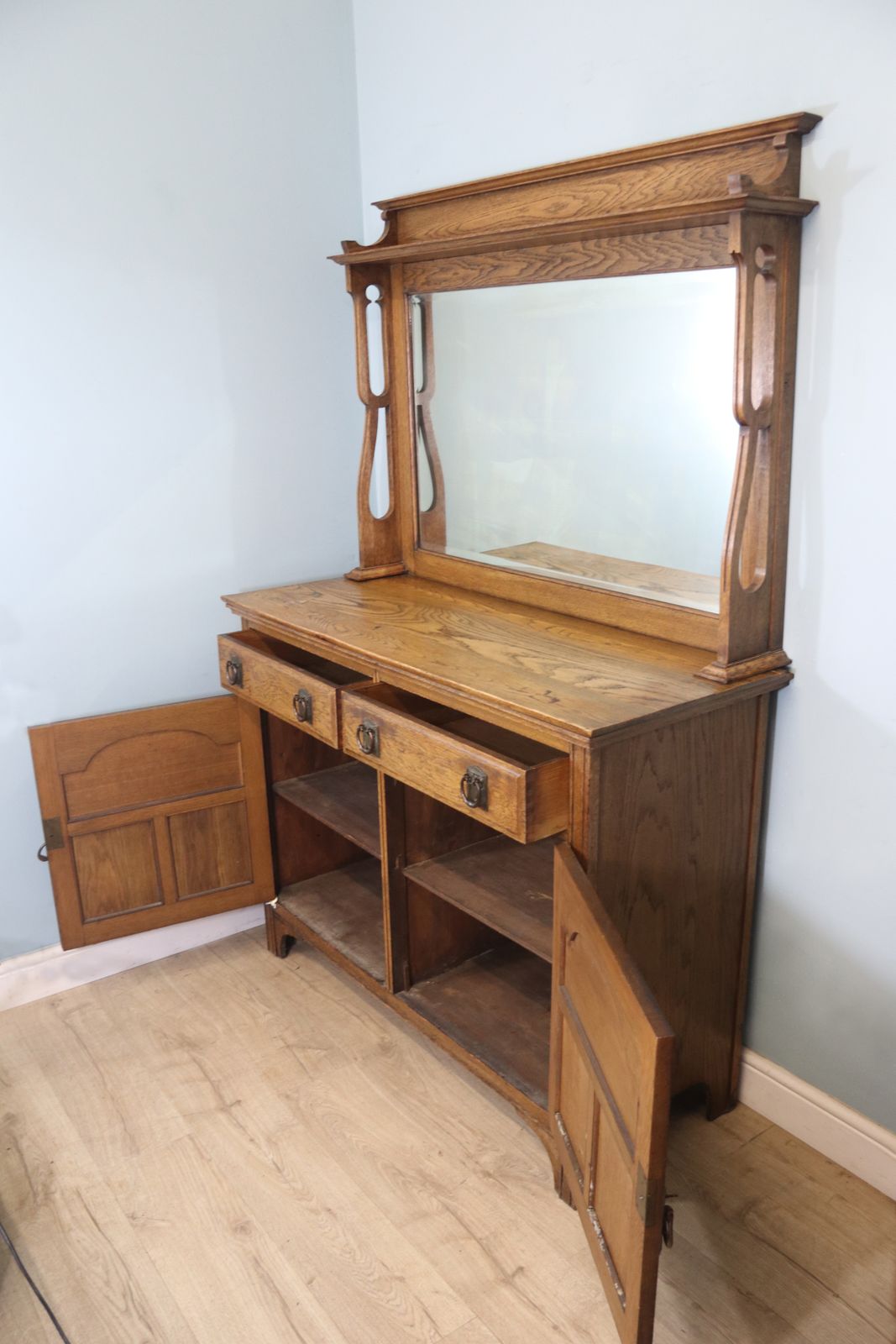 Arts And Crafts Style! A Super Quality Late Victorian Oak Sideboard With An Arts And Crafts Influenced Style. photo vintage