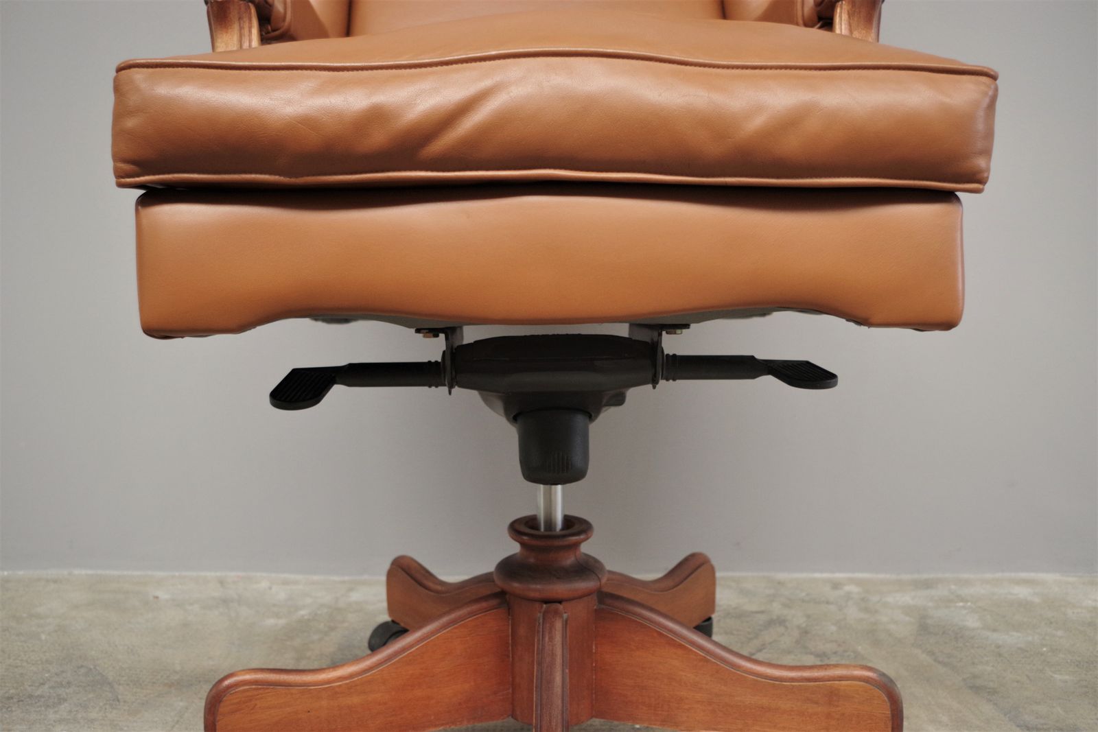 photo vintage Leather Office Reclining And Height Adjustable Chair From Fior, 1980s