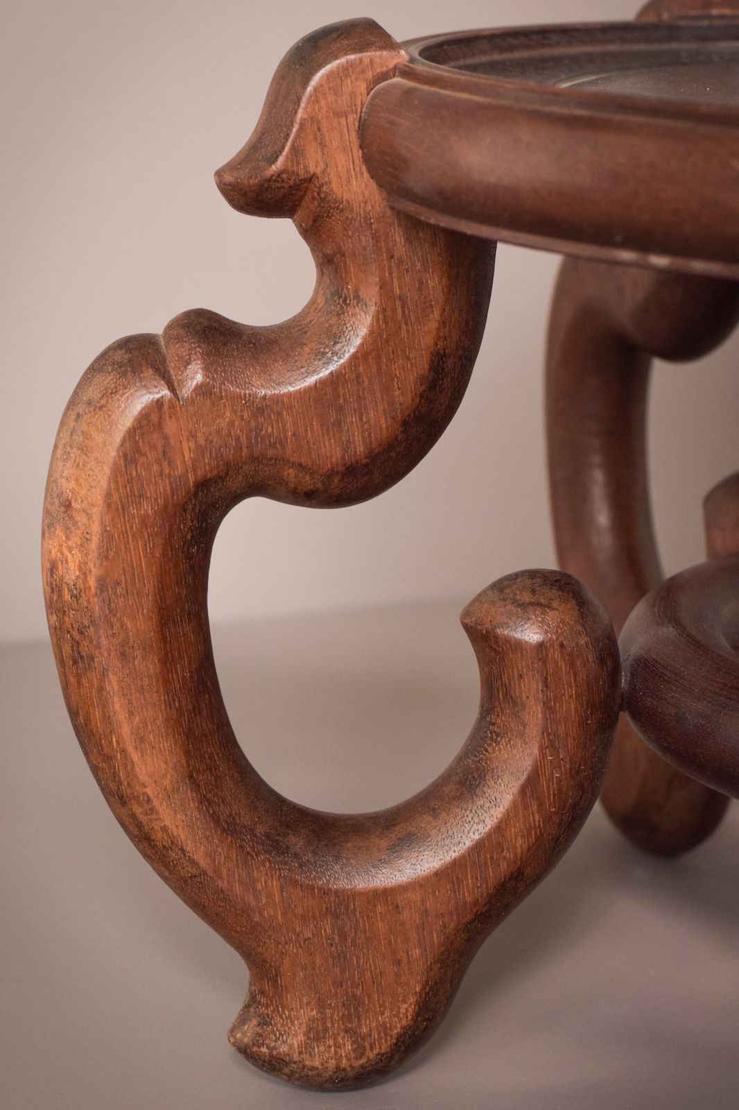 photo vinterior Large Chinese Wooden Stand