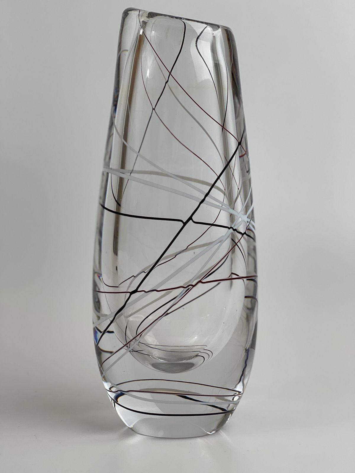 Vicke Lindstrand For Kosta In The 1950s. Vase With White, Black And Red Thread