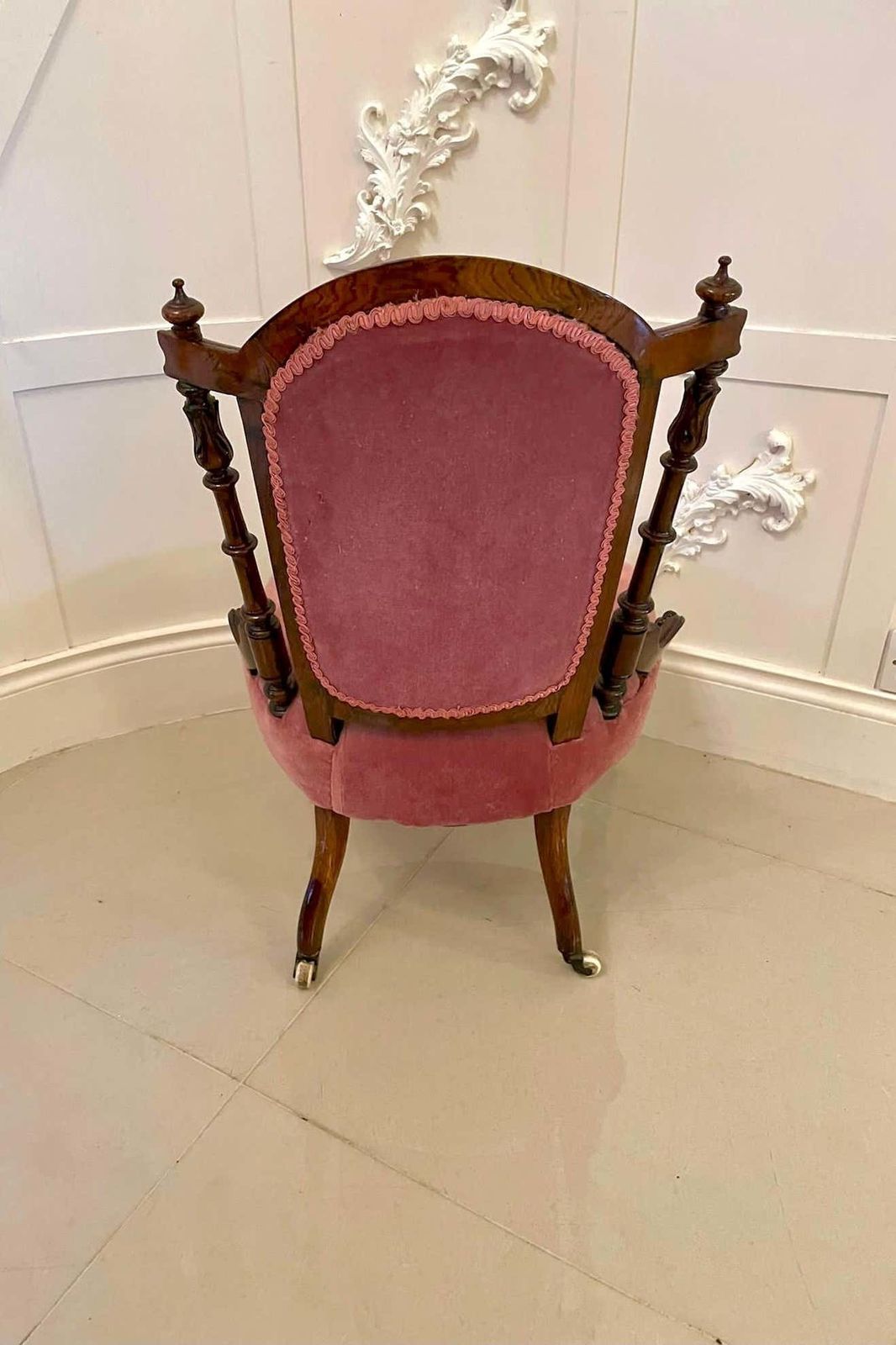 Quality 19th Century Antique Victorian Walnut Carved Ladies Chair photo 895.0