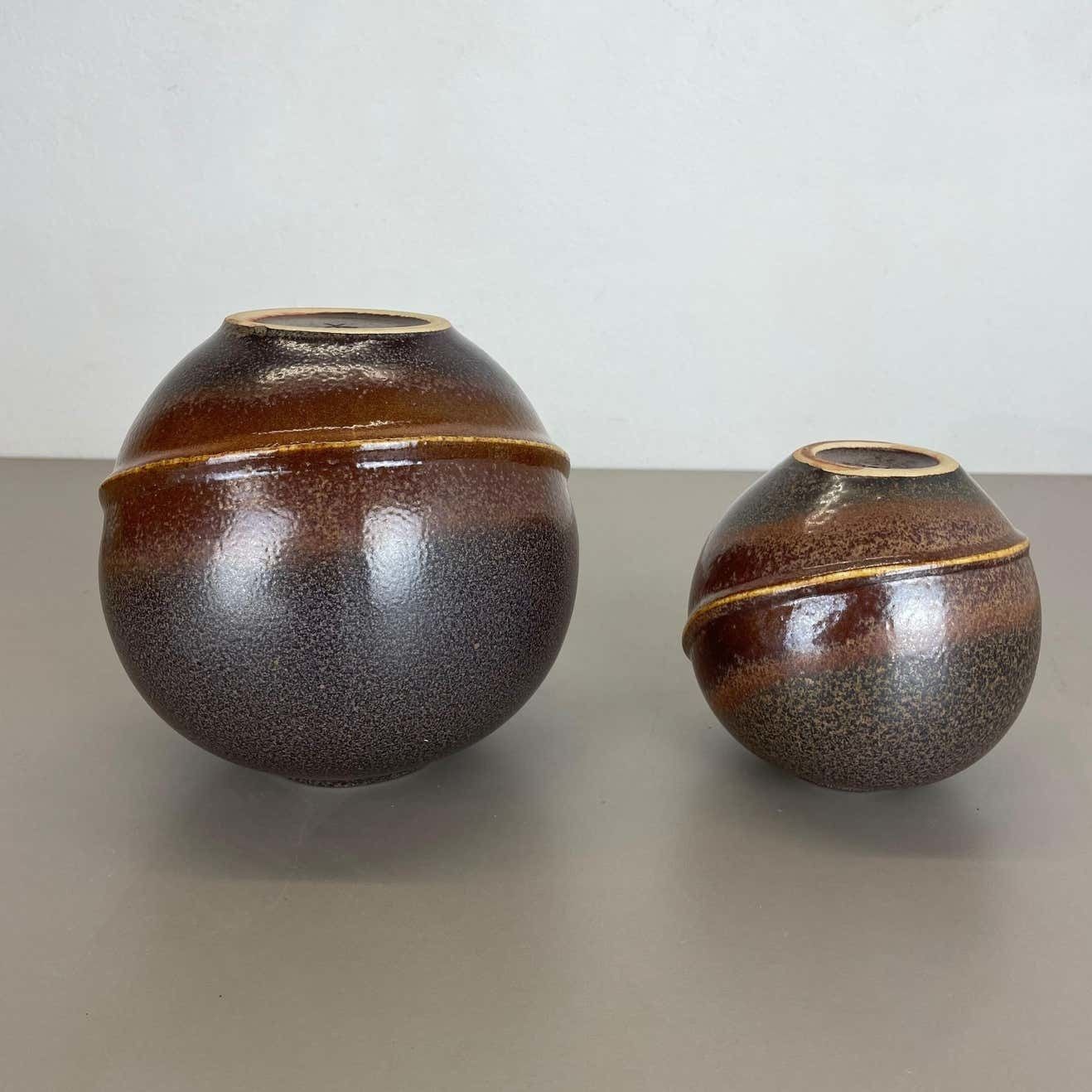 photo vintage Set Of 2 Rare Ceramic Pottery "Orion" Vases By Dümler And