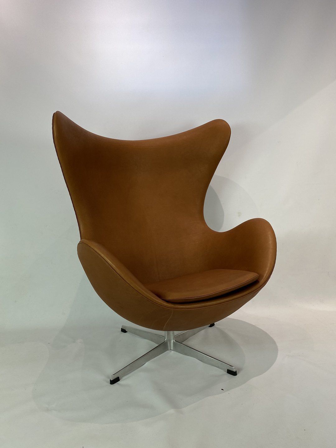 The Egg, Model 3316 Designed By Arne Jacobsen In 1958 And Manufactured By Fritz Hansen photo Furniture