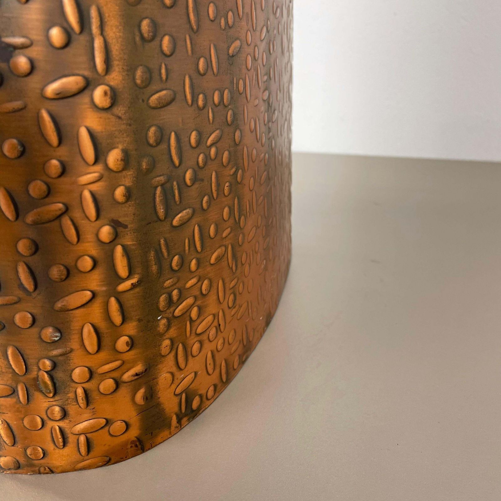 photo vintage Original Metal Copper And Rattan Hollywood Regency Umbrella Stand Germany, 1950s