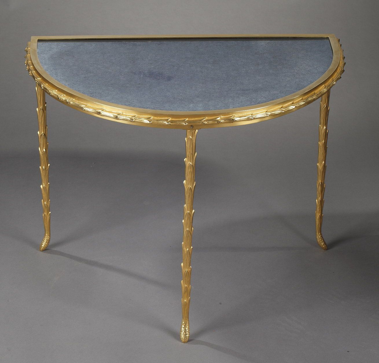 Petite table demi-lune Maison Baguès, plateau en miroir vieilli, en bronze photo Mobilier