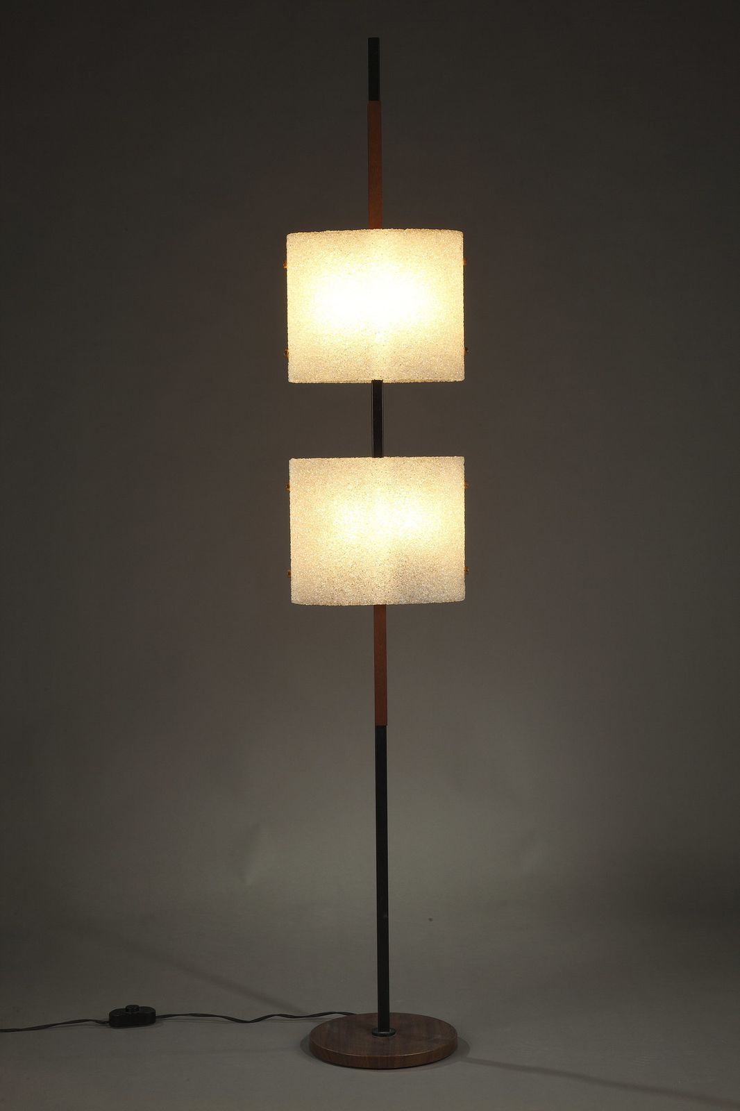 photo vintage Scandinavian Floor Lamp In Black Lacquered Steel And Teak With Two Granite Perspex Diffusers