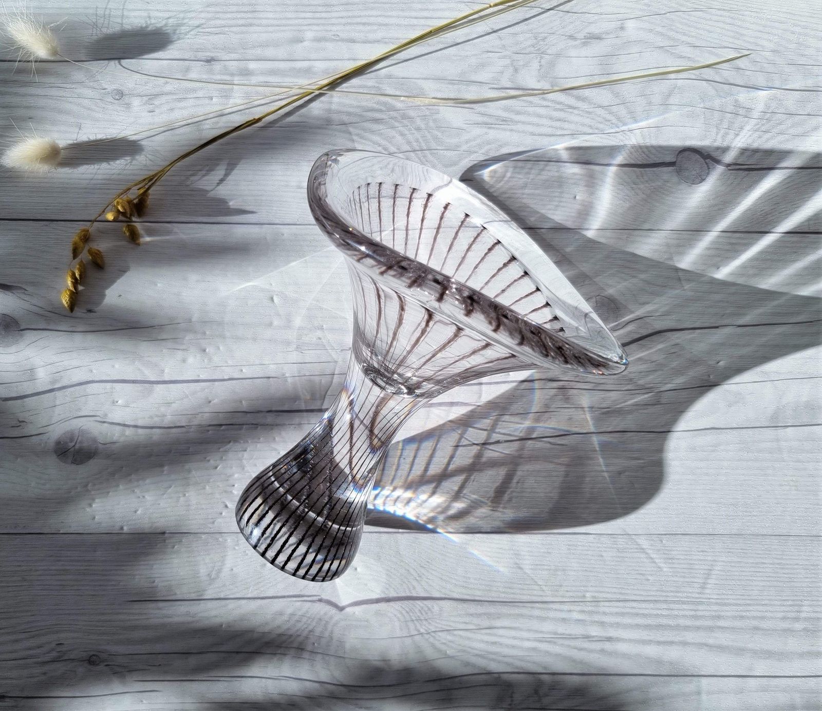 Vicke Lindstrand For Kosta Glasbruk (Kosta Boda), Kanterelli Form, Striped Footed Dish, 1950s, Rare photo 288.0
