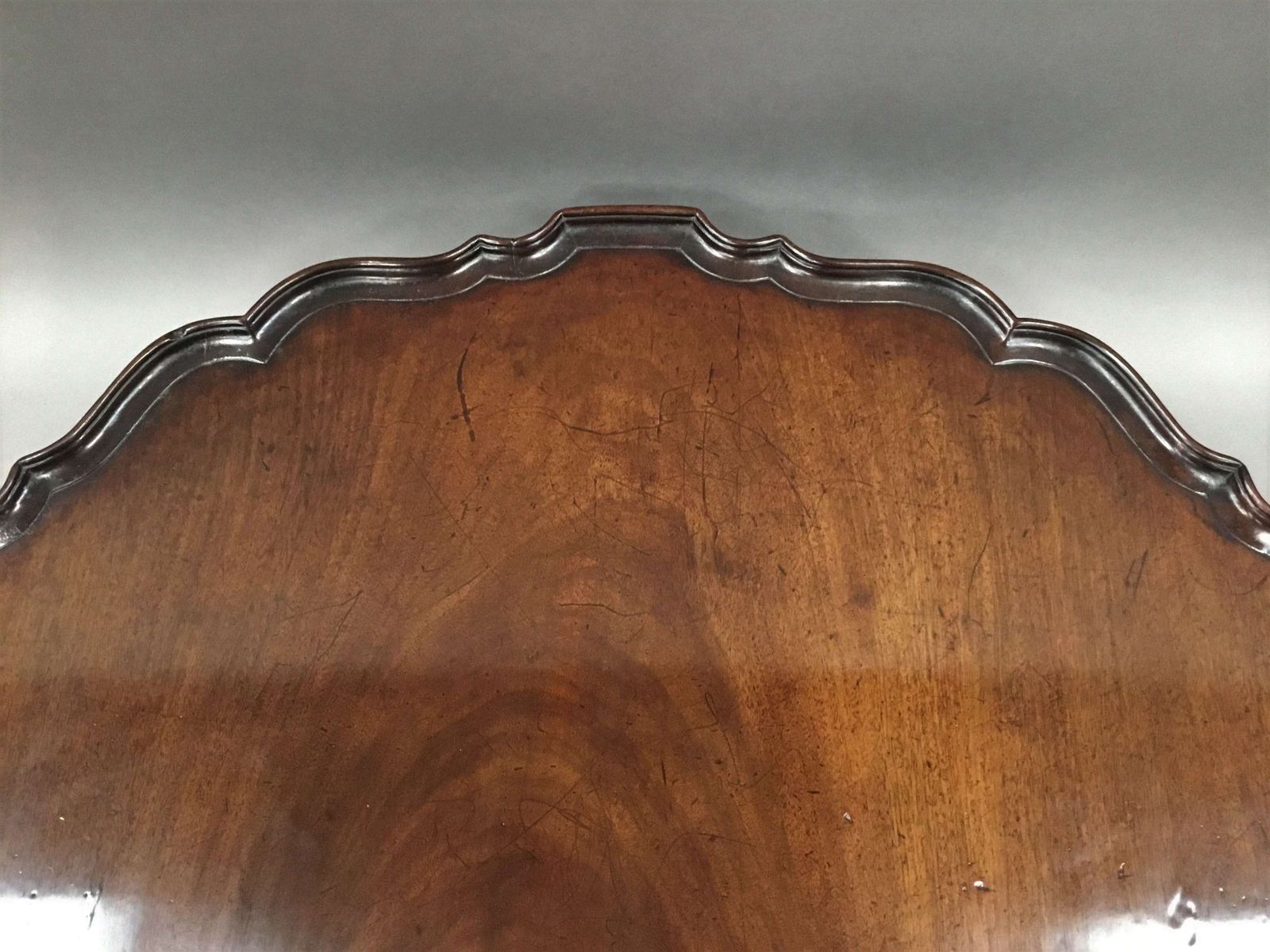 photo vinterior Exceptional George III Mahogany Piecrust Tripod Table / Supper Table