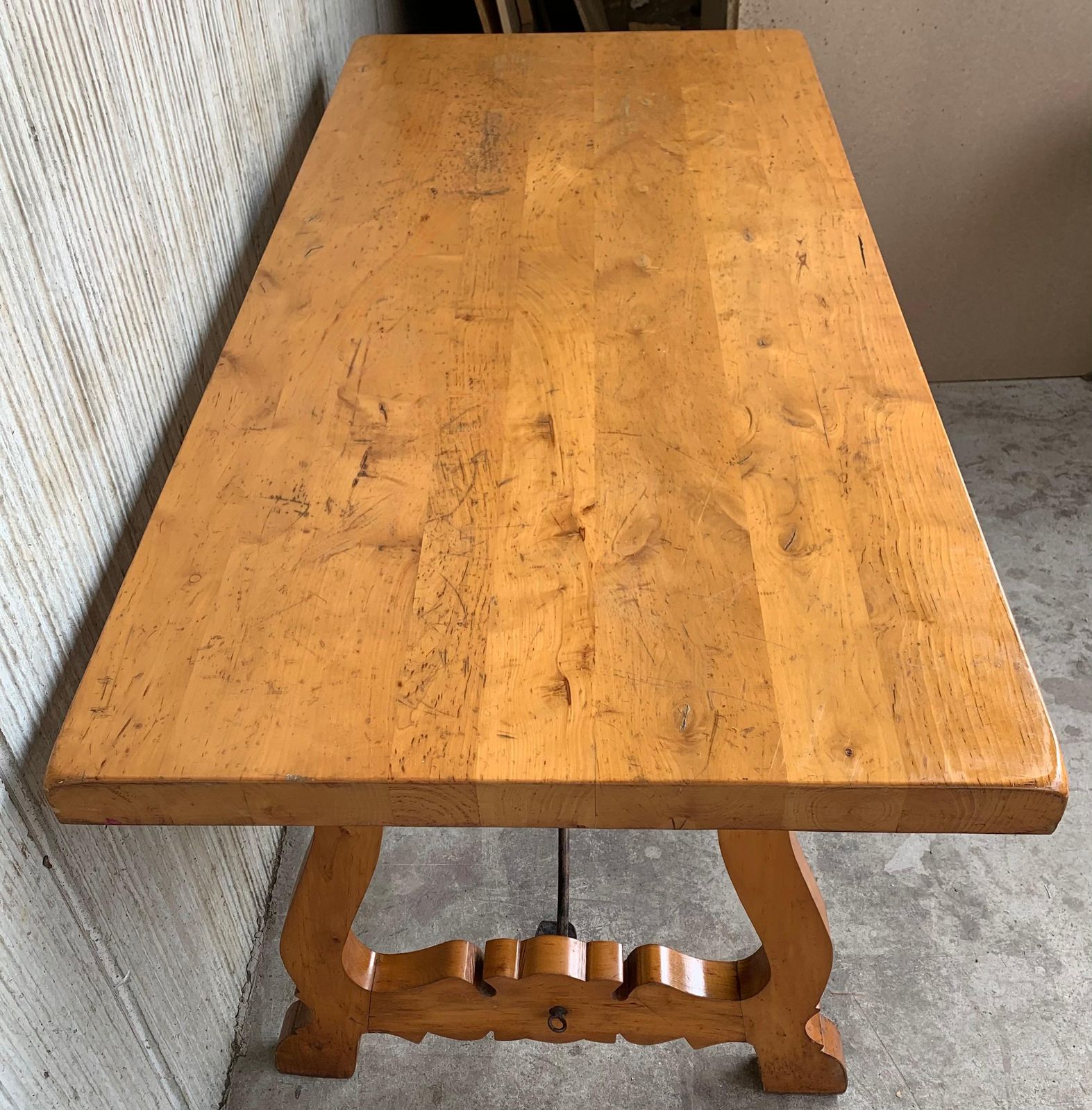 Table de ferme à manger espagnole du XXe siècle, pieds en lyre en cyprès, tréteaux photo 5003.0
