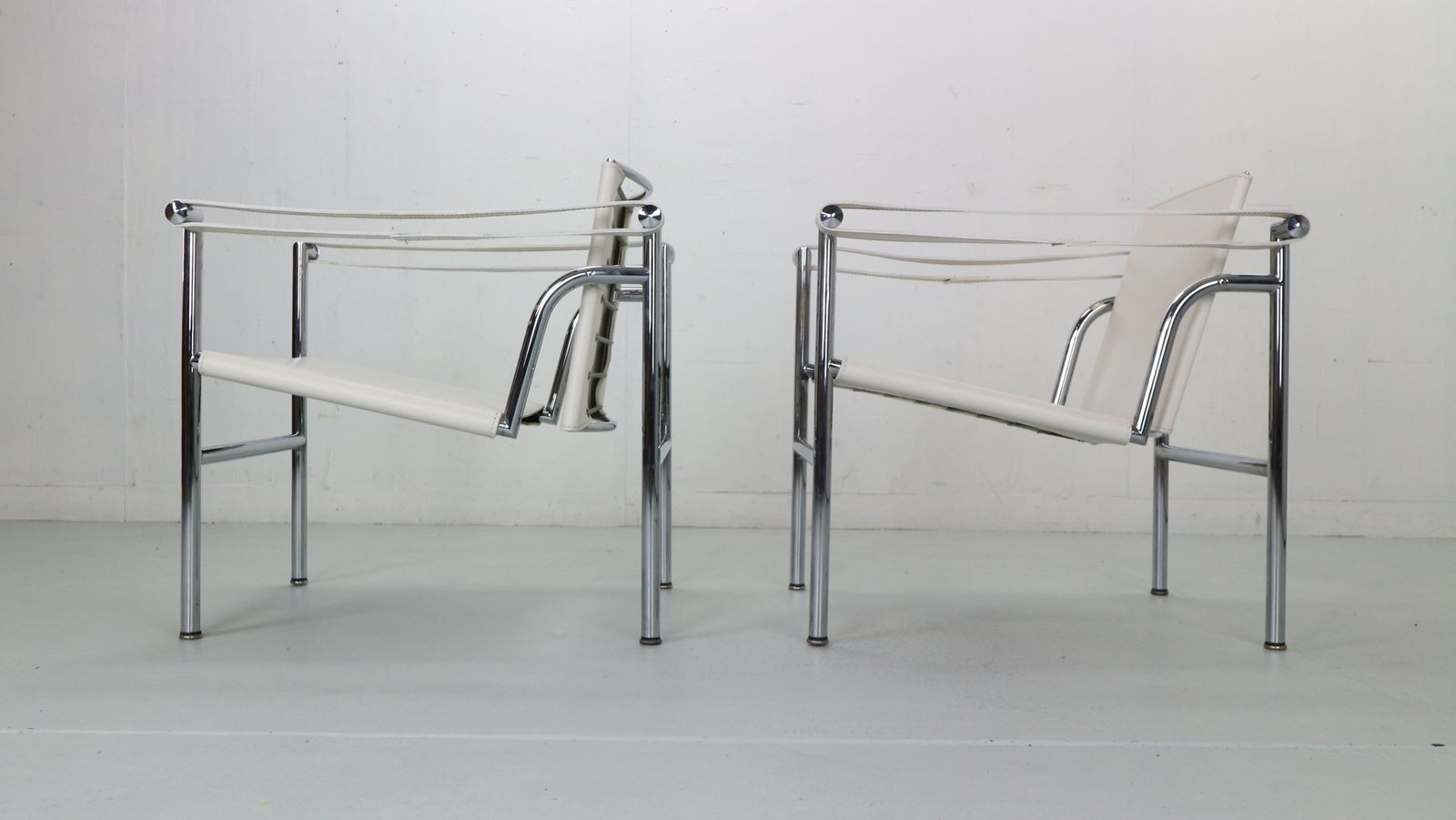 Le Corbusier Set Of 2 White Leather Armchairs Model, Lc1 For Cassina, 1970s photo 3331.0