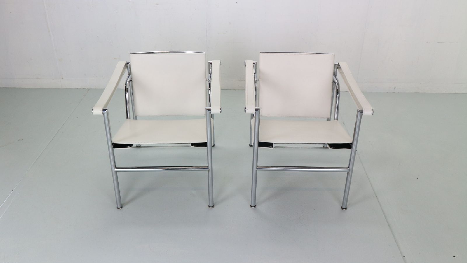 photo furniture Le Corbusier Set Of 2 White Leather Armchairs Model, Lc1 For Cassina, 1970s