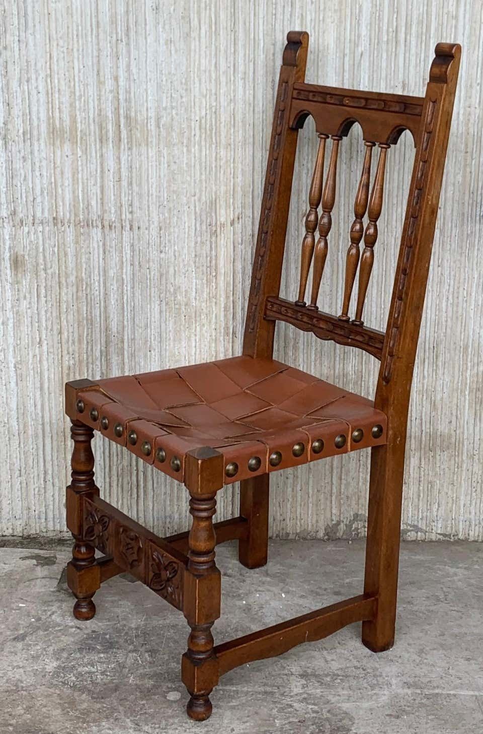 Ensemble de quatre chaises espagnoles sculptées, assise et dossier en cuir, XIXe siècle photo for sale