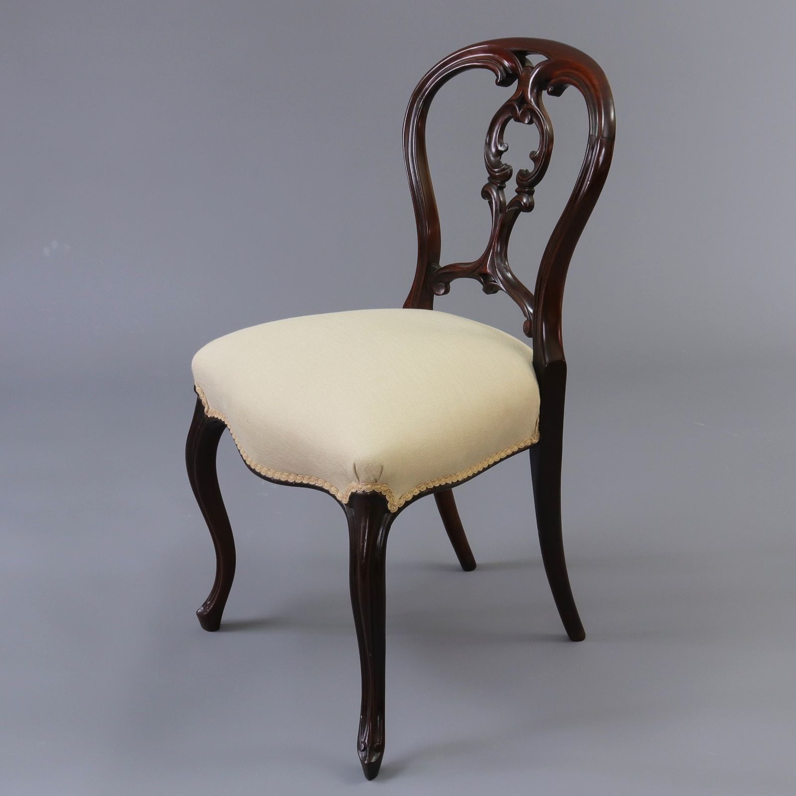 photo furniture Fine Set Of Six Mid 19th Century Rosewood Balloon Back Chairs