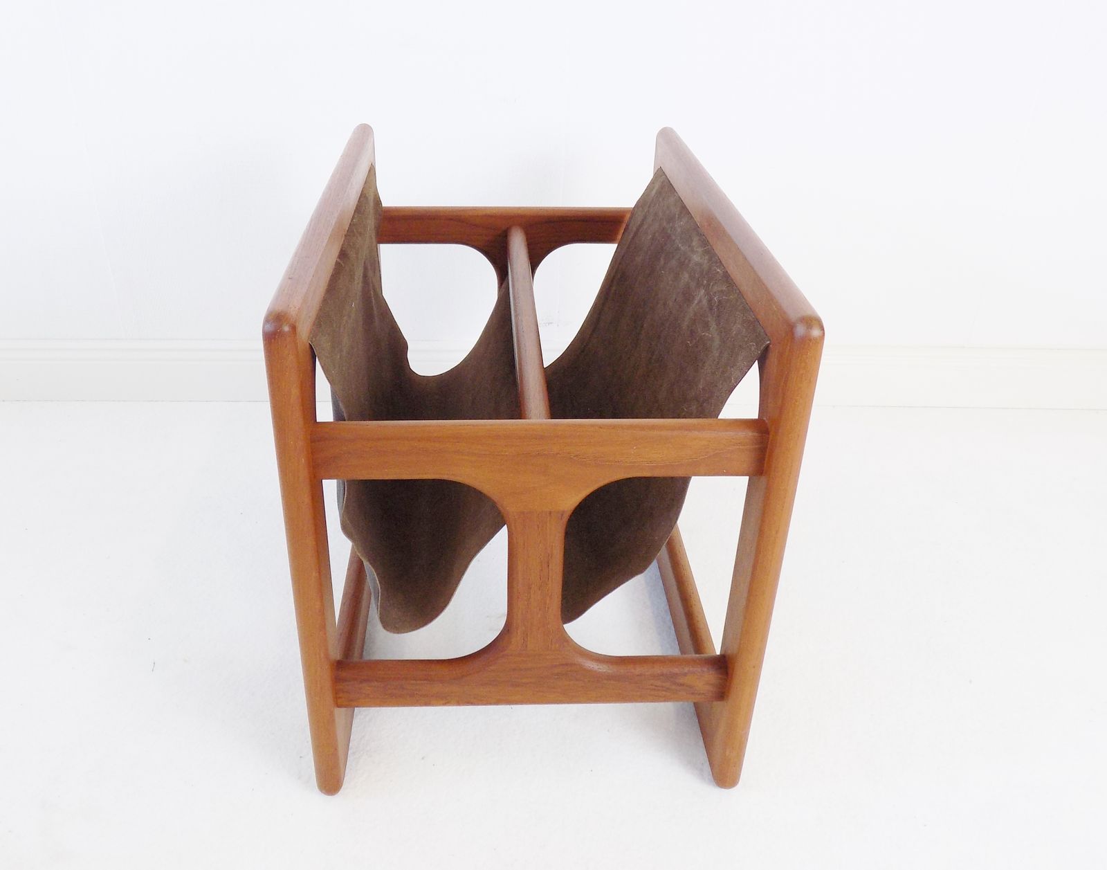 photo furniture Teak Magazine Rack By Aksel Kjersgaard For Salin Mobler