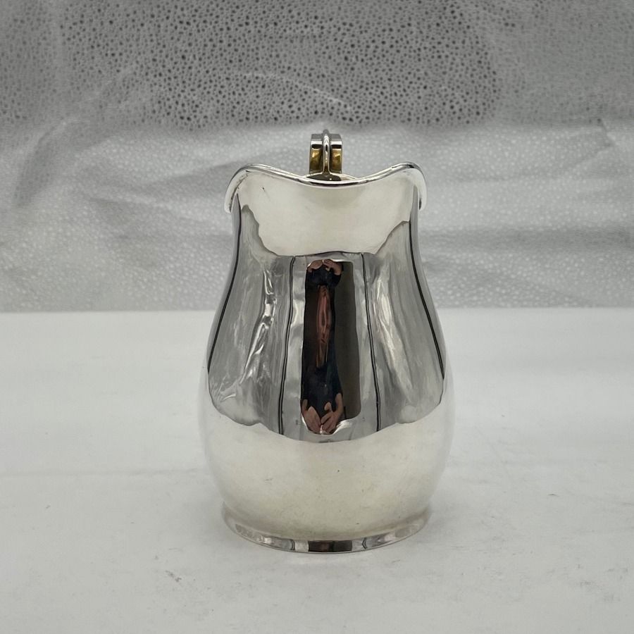 Early 20th Century Edwardian Sterling Silver Large Cream Jug London 1907 Barnard Family photo vinterior