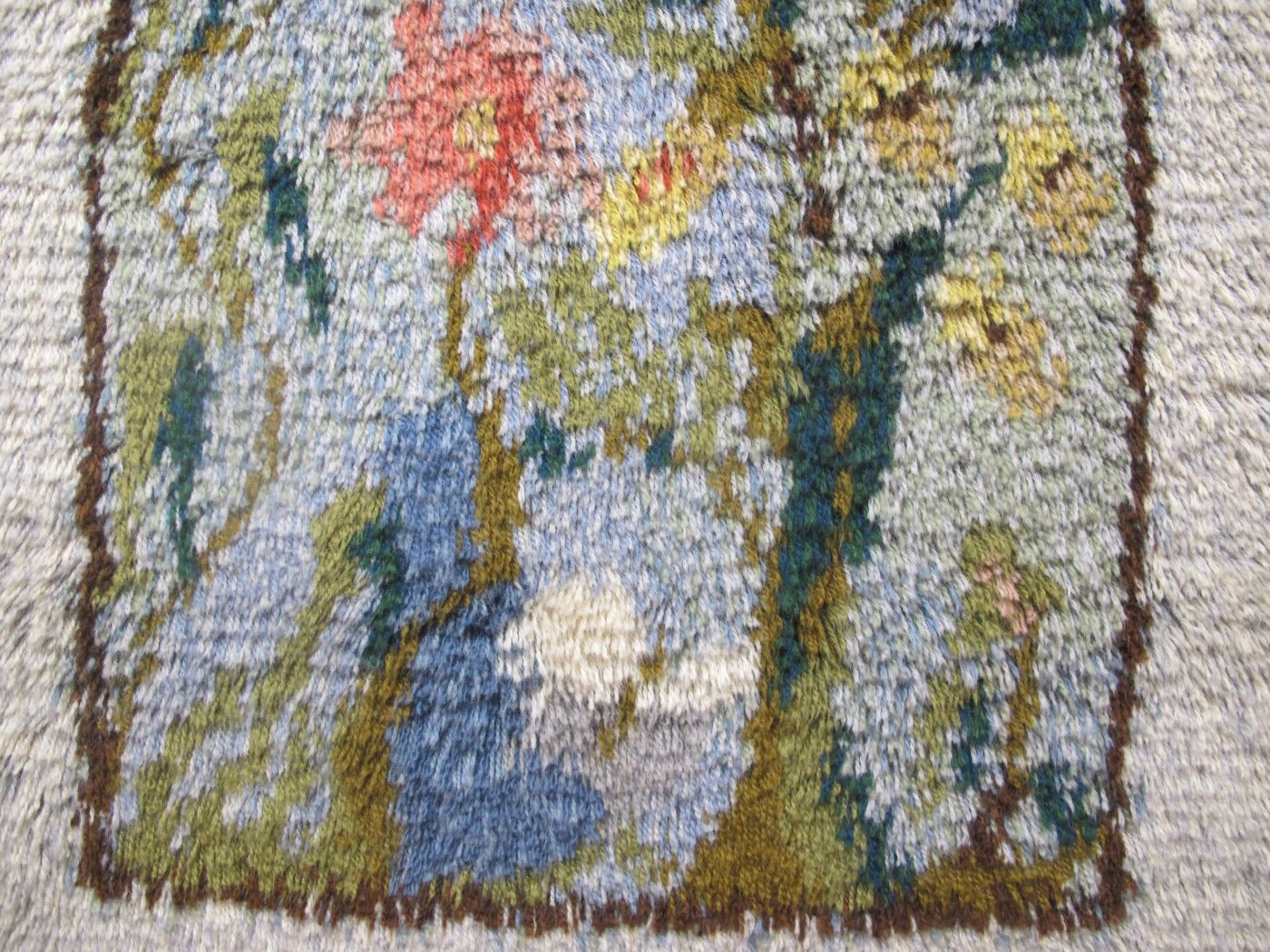 Scandinavian Rya Rug, Mid 20th Century photo furniture