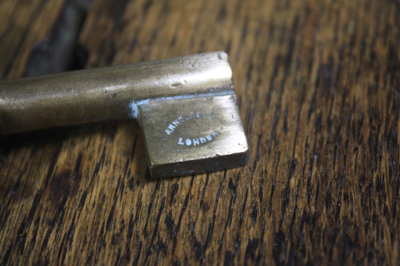 photo furniture 19th Century Arnold & Son Veterinary Operation Key Table "Canine Table"