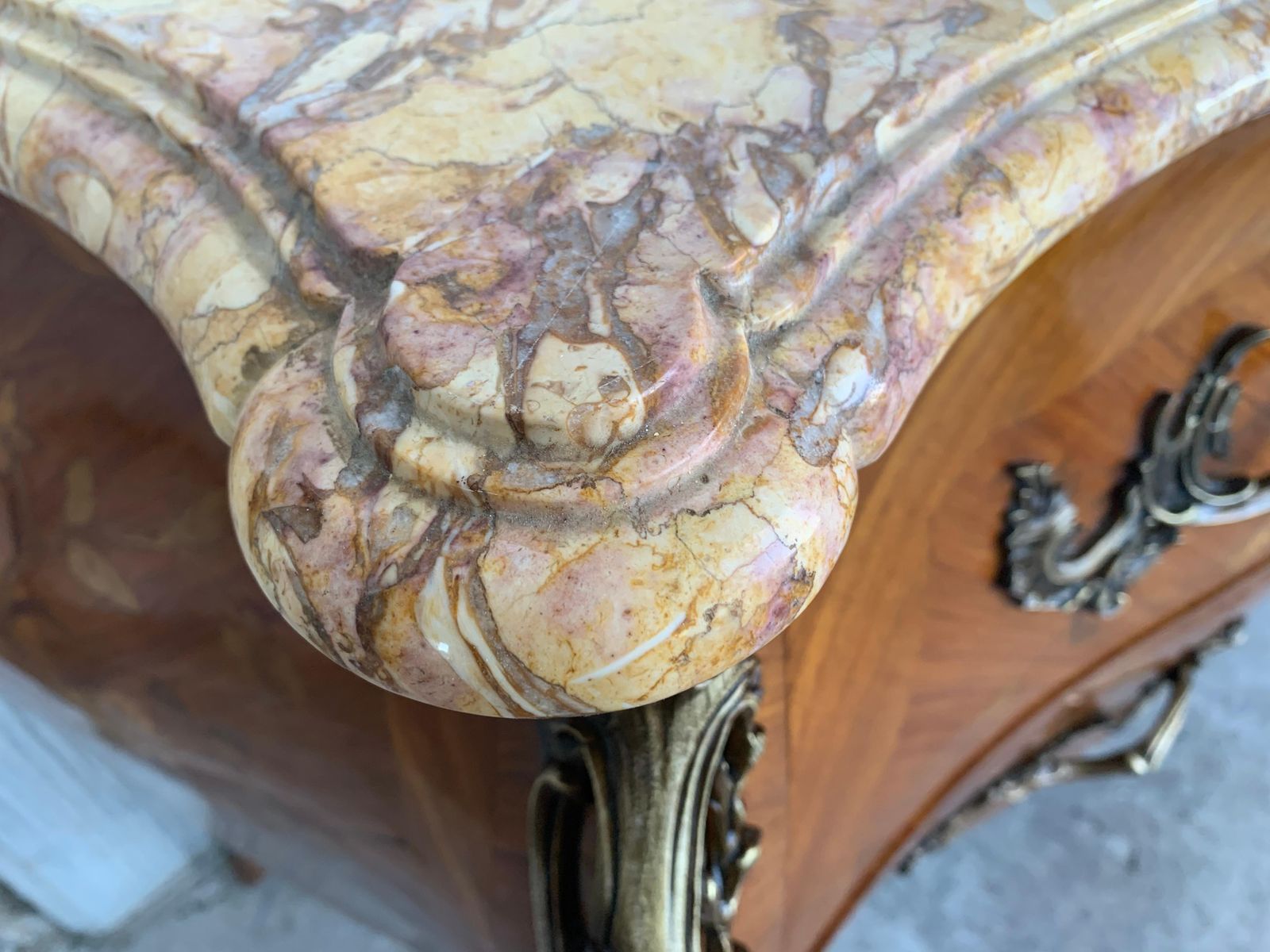 5018.0 French Louis XV Style Fine Kingwood And Marquetry Ormolu Mounted Bombe Commode photo